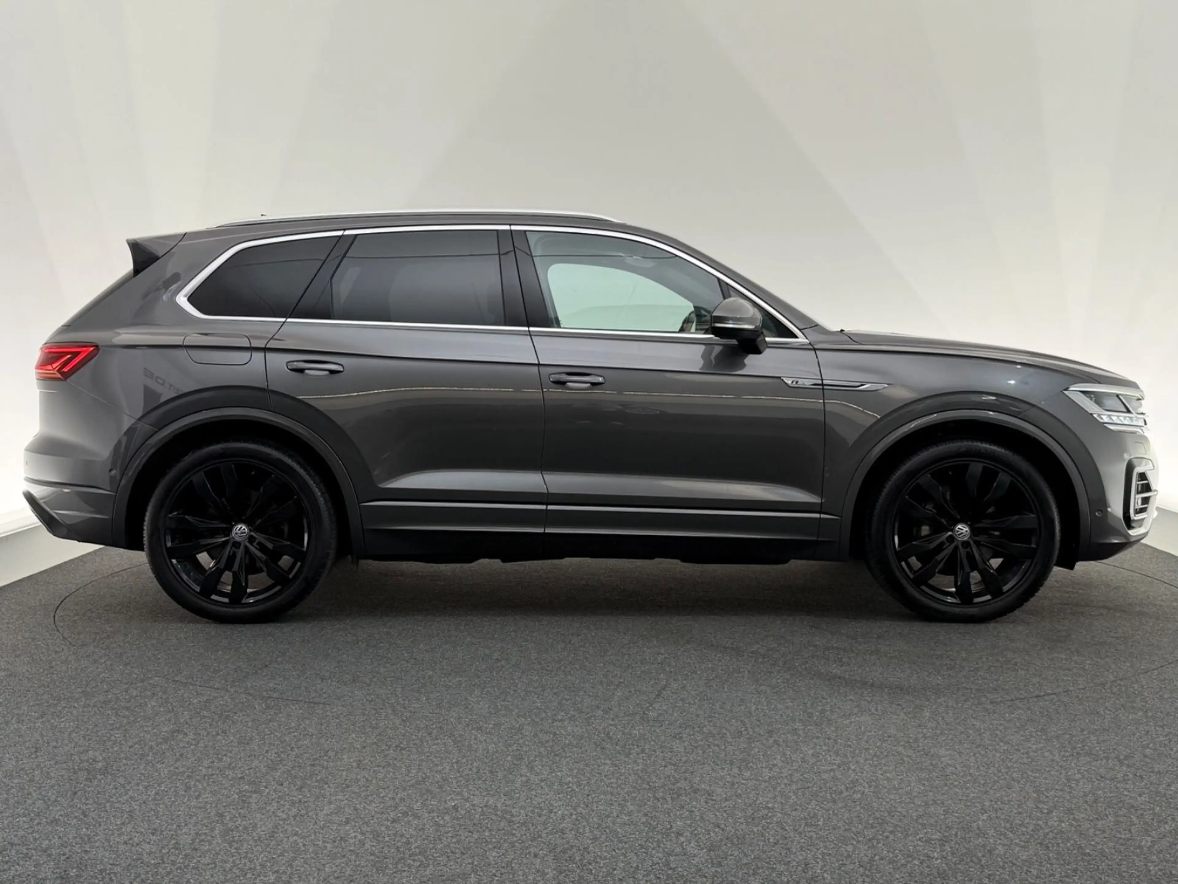 Volkswagen Touareg 3.0 4Mo.*ELEGANCE*R LINE-MATRIX-PANO-AHK — photo 8