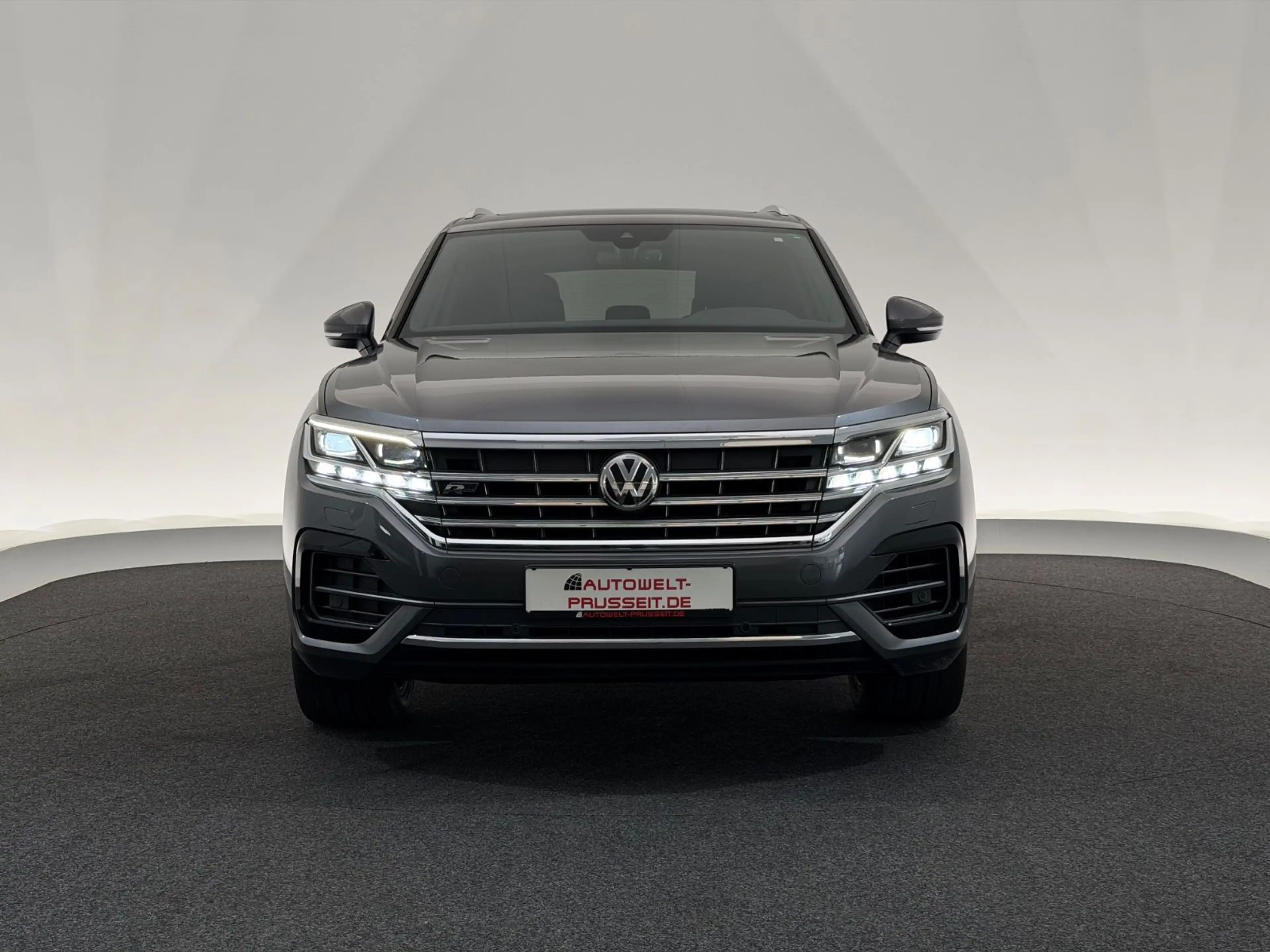 Volkswagen Touareg 3.0 4Mo.*ELEGANCE*R LINE-MATRIX-PANO-AHK — photo 2