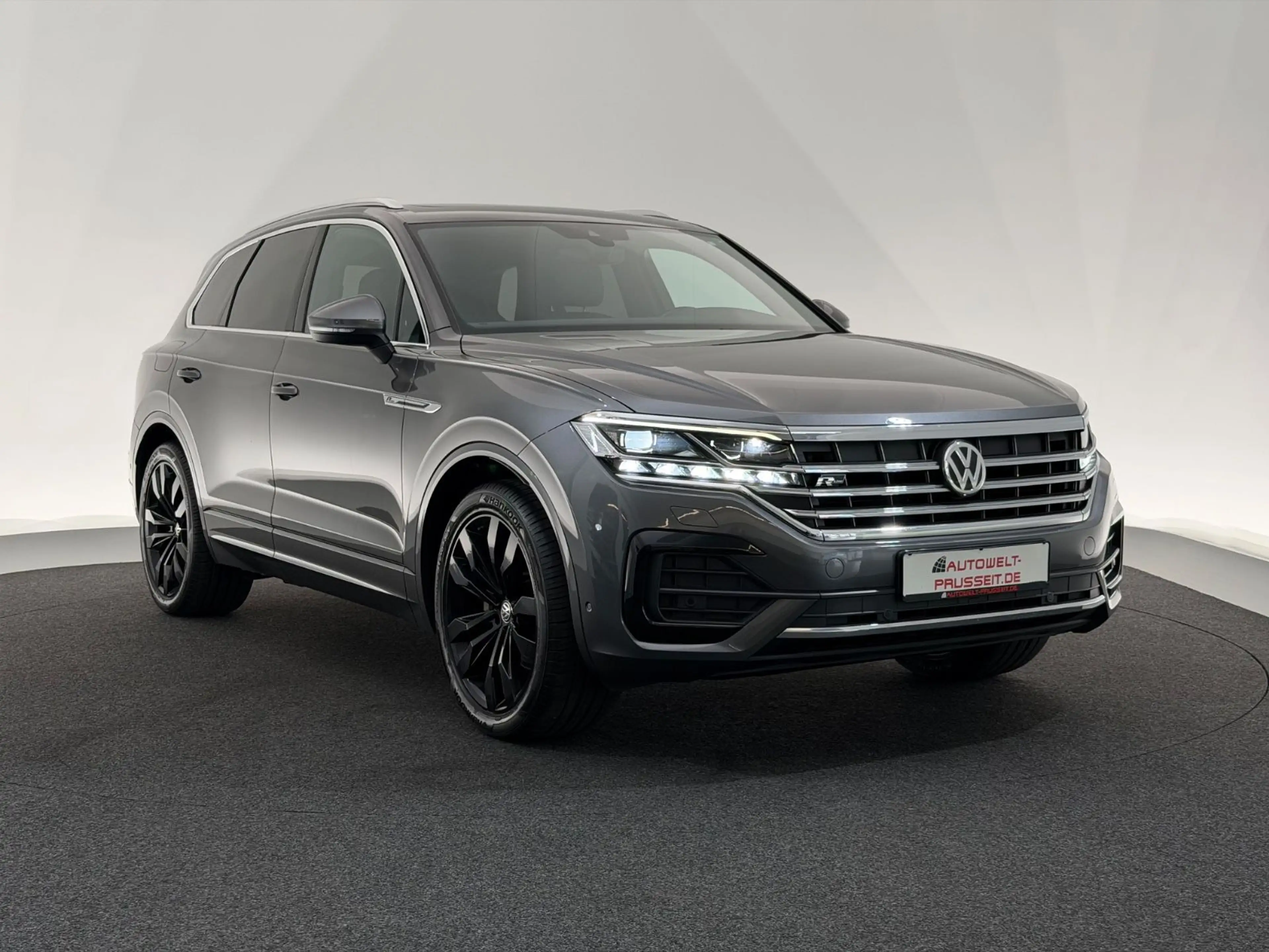 Volkswagen Touareg 3.0 4Mo.*ELEGANCE*R LINE-MATRIX-PANO-AHK