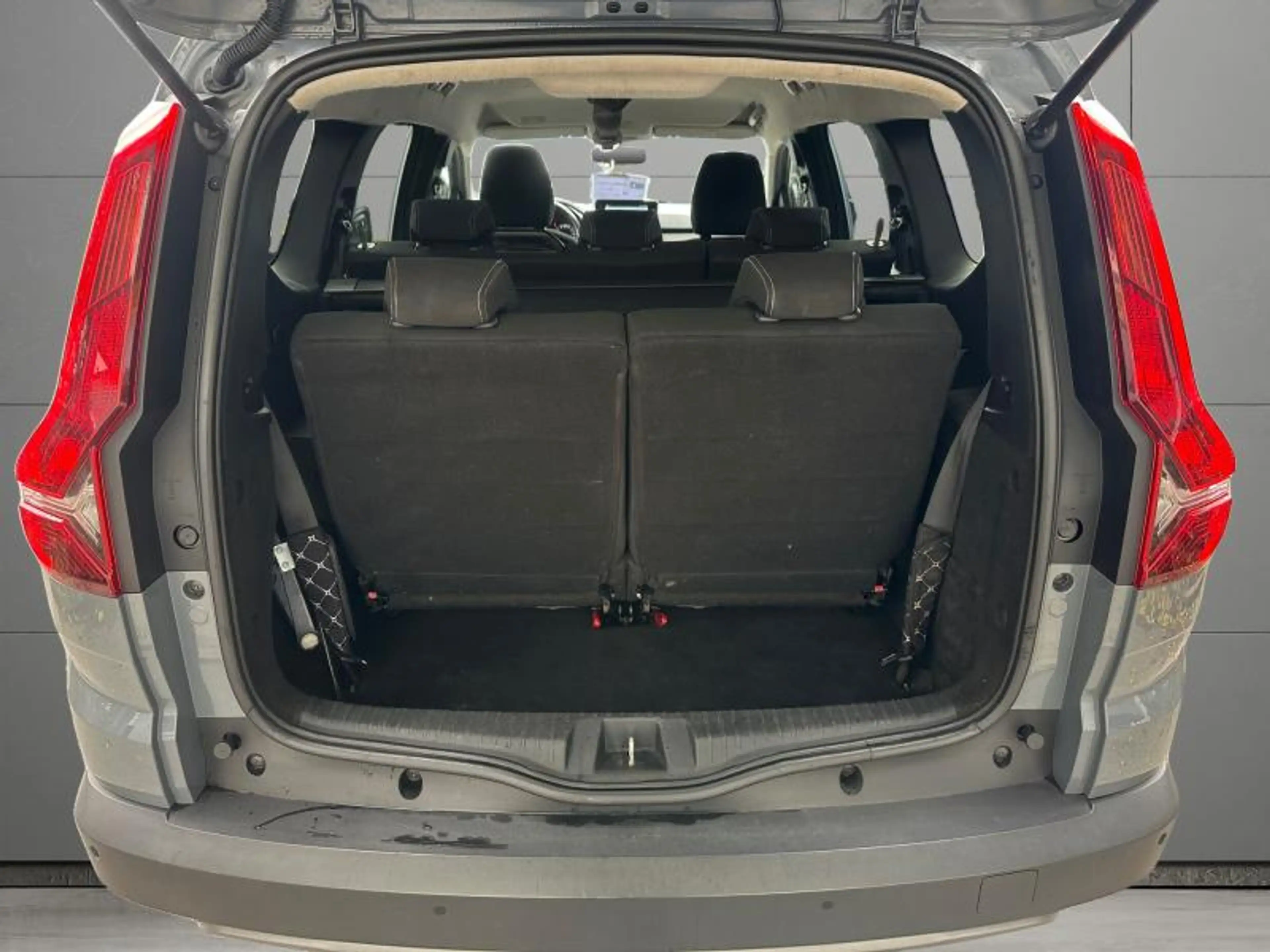 Dacia Jogger 1.0 110cv 7pl gris 03/23 87958km Airco GPS Cruise — photo 6