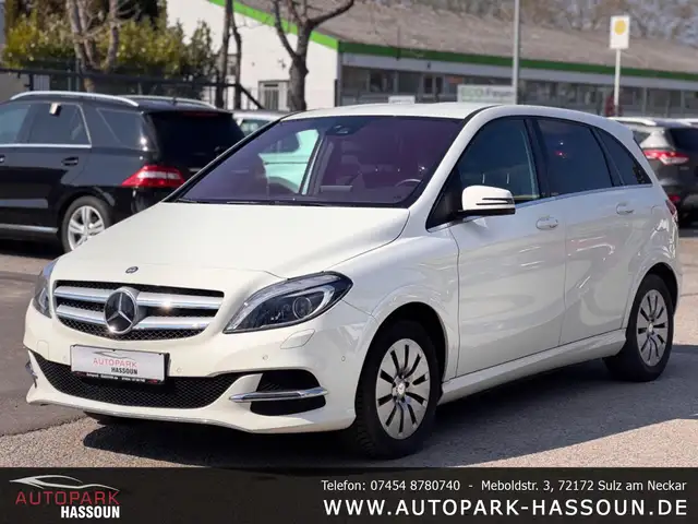 Mercedes-Benz B 250 eDrive Navi PDC SHZ St.Heiz 8fach Tüv Navi 1H