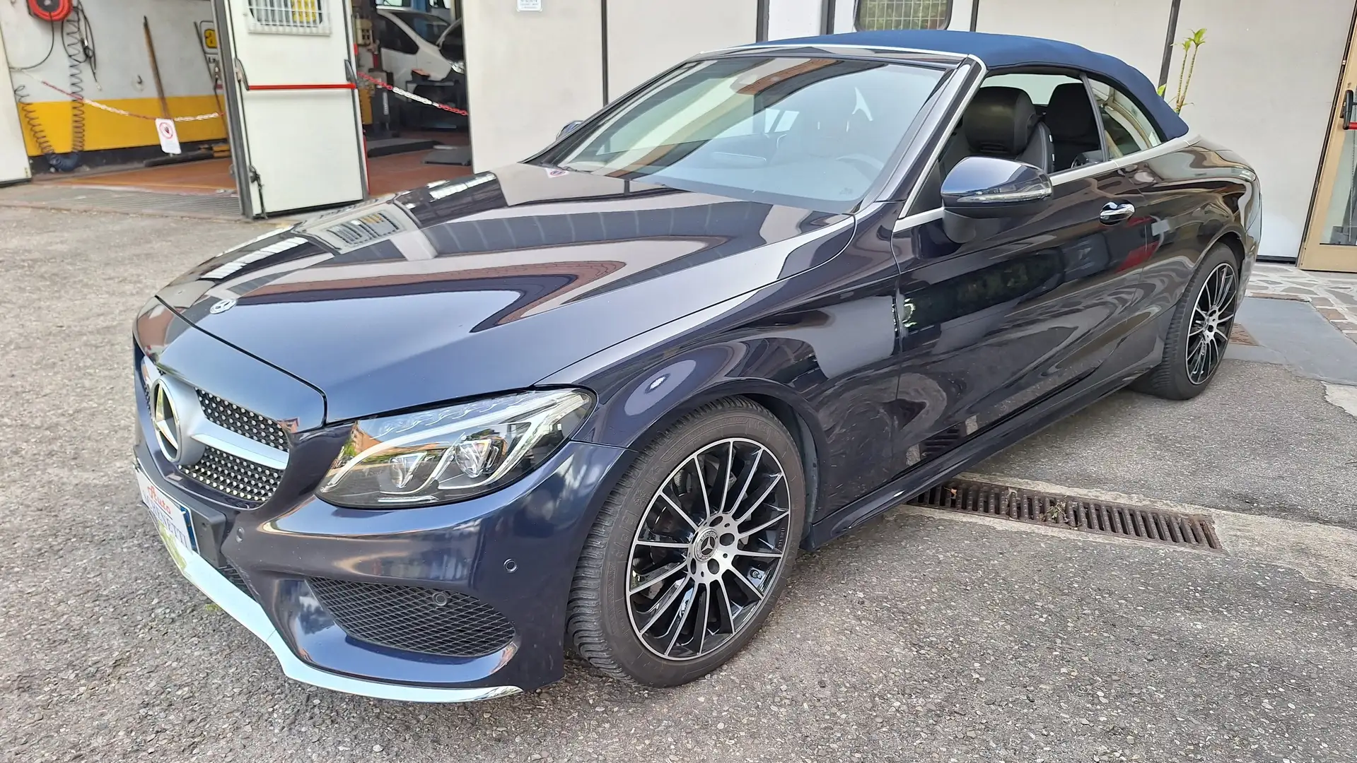 Mercedes-Benz C 220 C Cabrio 220 d AMG  automatico 169 cv CERTIFICATA Blu/Azzurro - 2