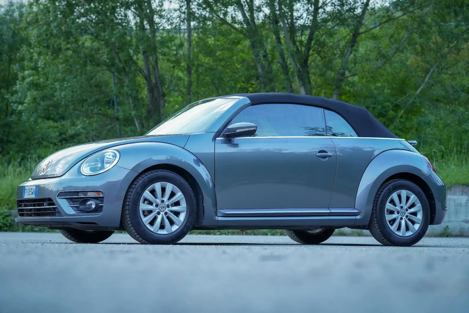 Volkswagen Beetle Cabrio 2.0 TDI Design BlueMotion Technology Grigio - 1