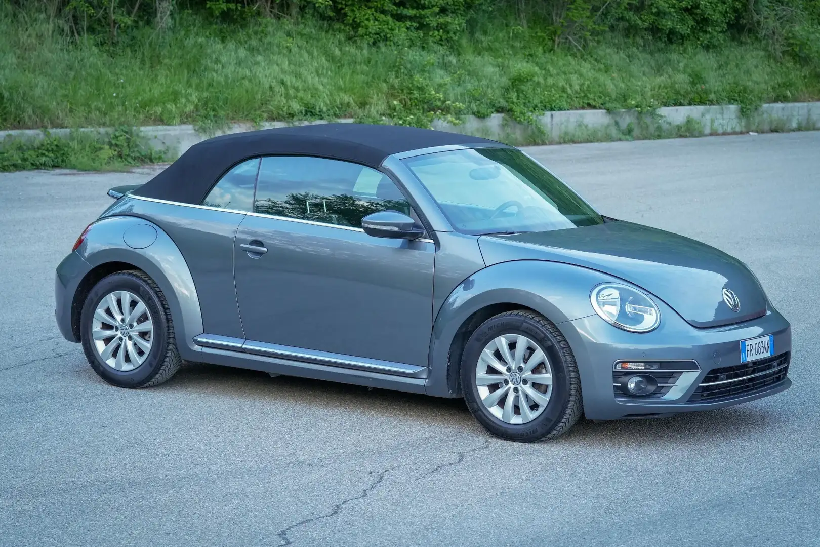 Volkswagen Beetle Cabrio 2.0 TDI Design BlueMotion Technology Grigio - 2