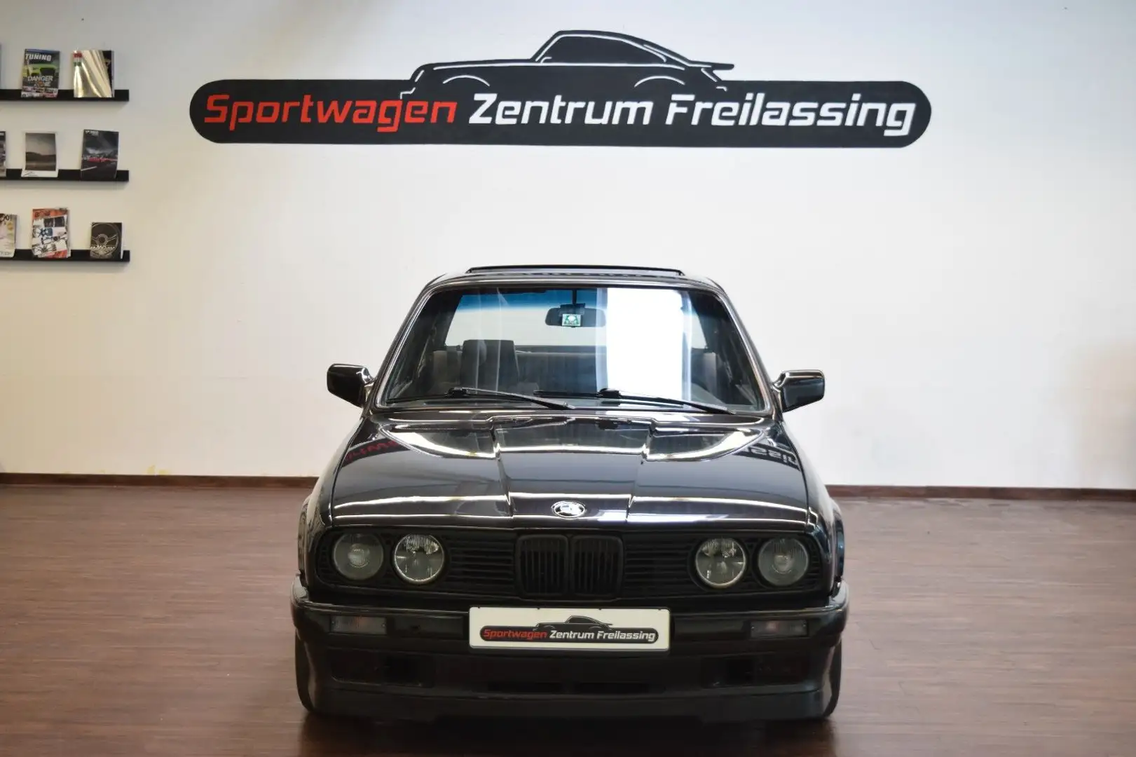 BMW 318 is Coupe (Revidierter Motor) Černá - 2