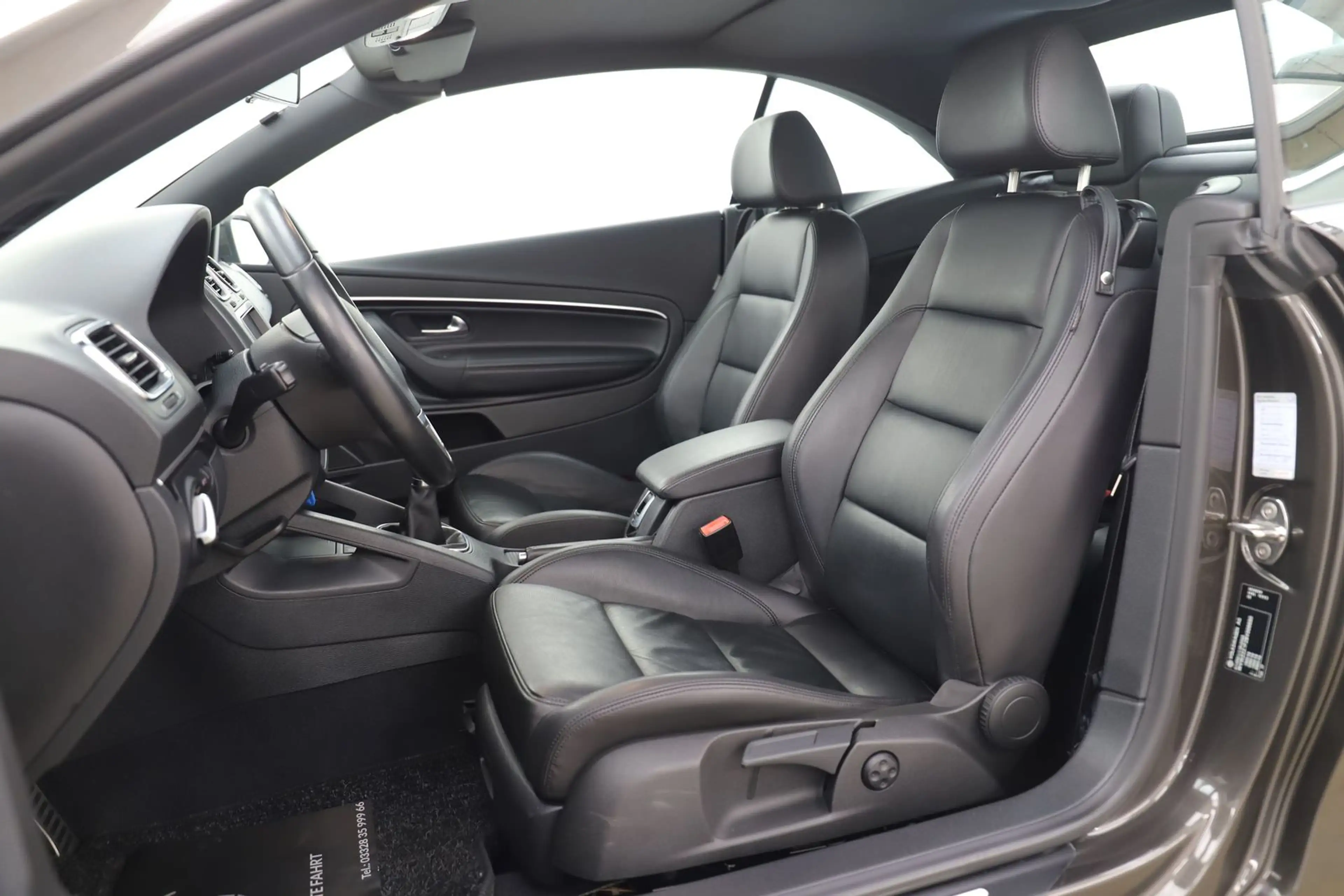 Volkswagen Eos 1.4TSI 122PS BlueMotion Leder PDC Navi SHZ — photo 12
