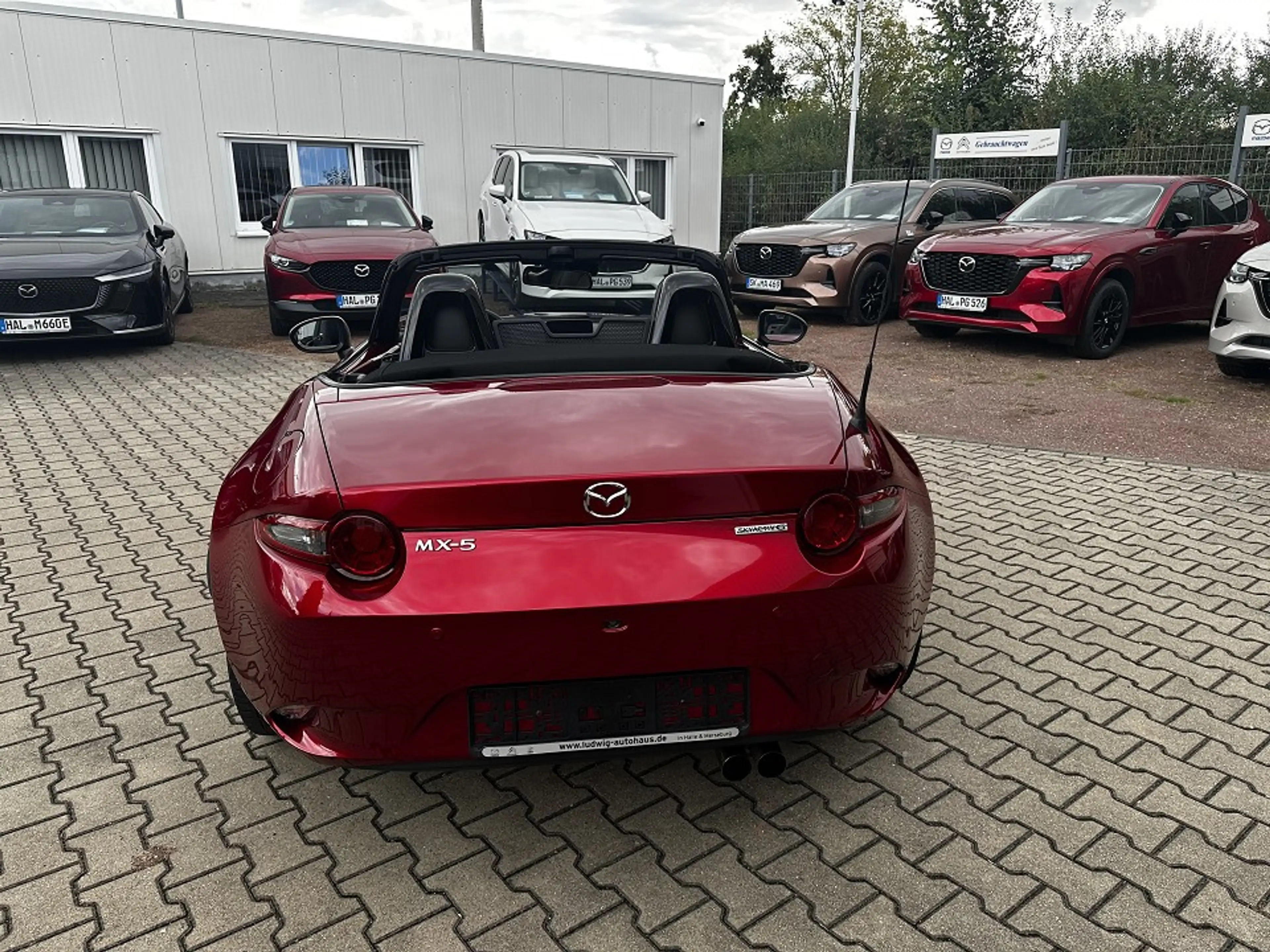 Mazda MX-5 Roadster SKYACTIV-G 2.0 6GS Selection ACT-P Select — photo 4