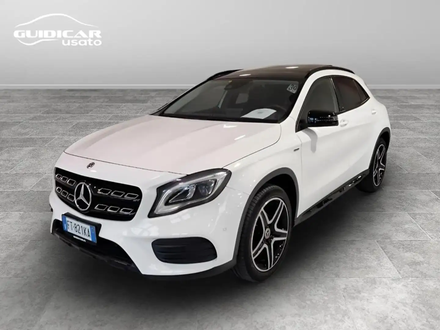 Mercedes-Benz GLA 200 d Premium 4matic auto White - 1