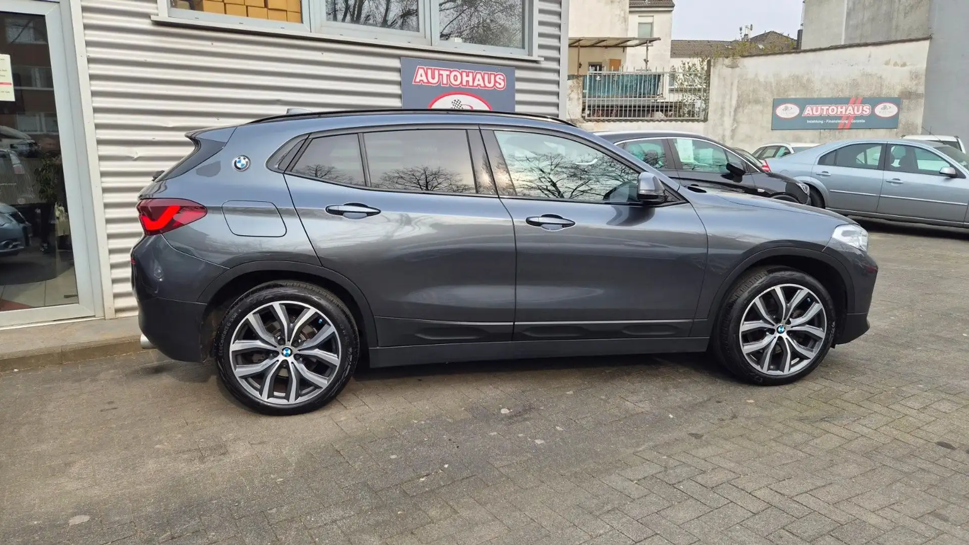 BMW X2 xDrive 25 d Advantage Plus Grau - 2