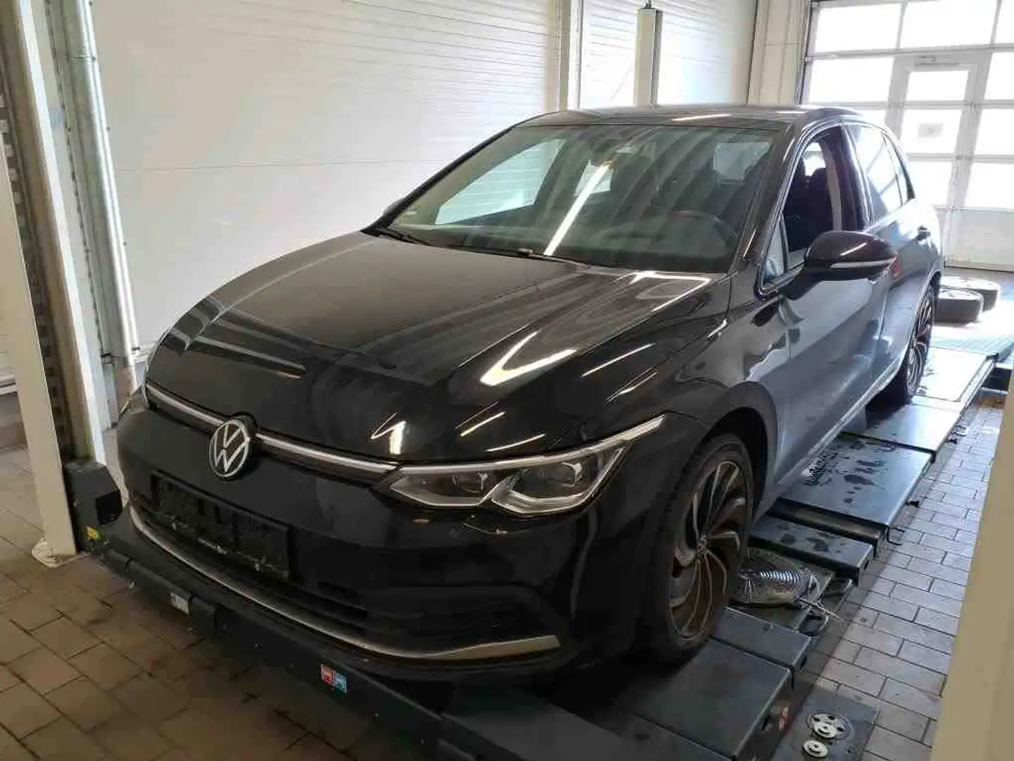 Volkswagen Golf VIII 1.5 eTSI DSG MOVE*AHK*LED-PLUS*ACC*NAV Schwarz - 2