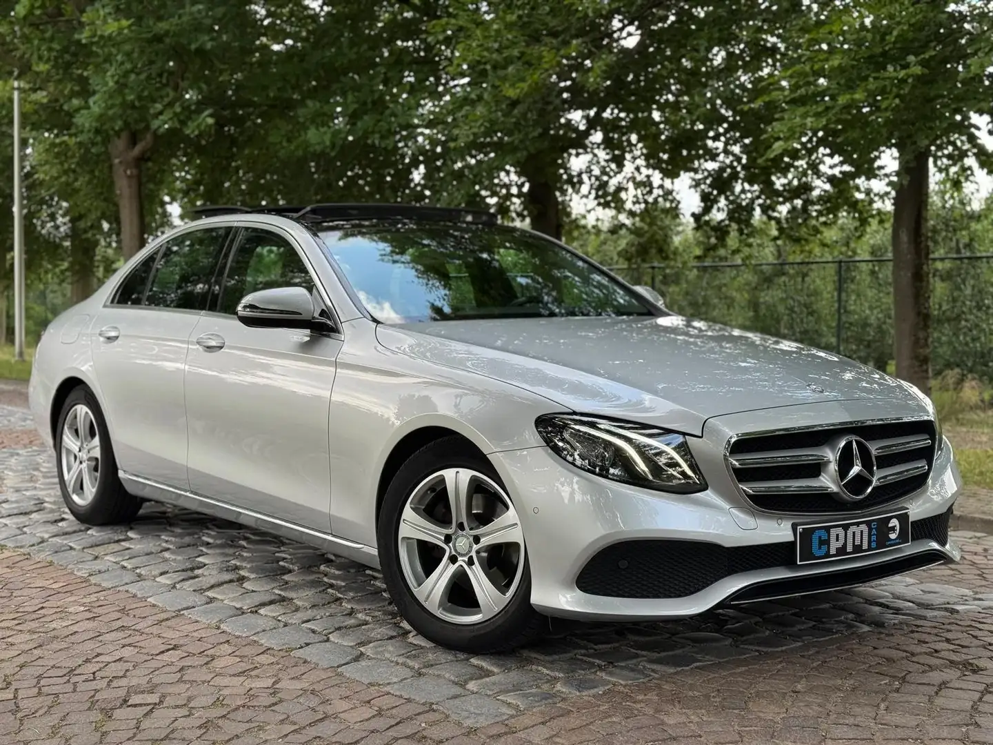 Mercedes-Benz E 220 d  * 194pk! *  FULL HISTORIEK * PANO * CAMERA * Argent - 1