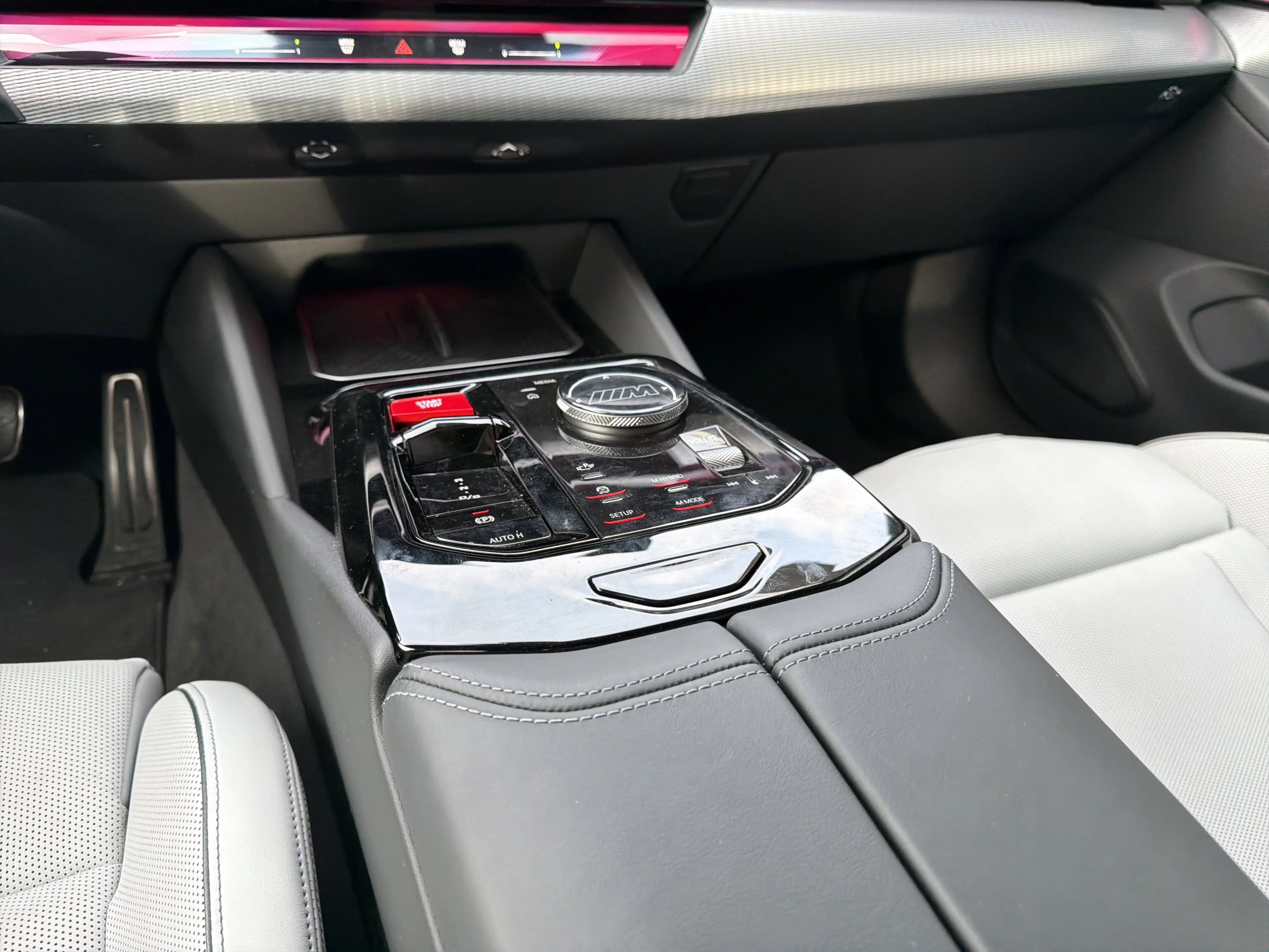 BMW M5 Limousine Panorama|B&W|DAProf.|PA+ — photo 13