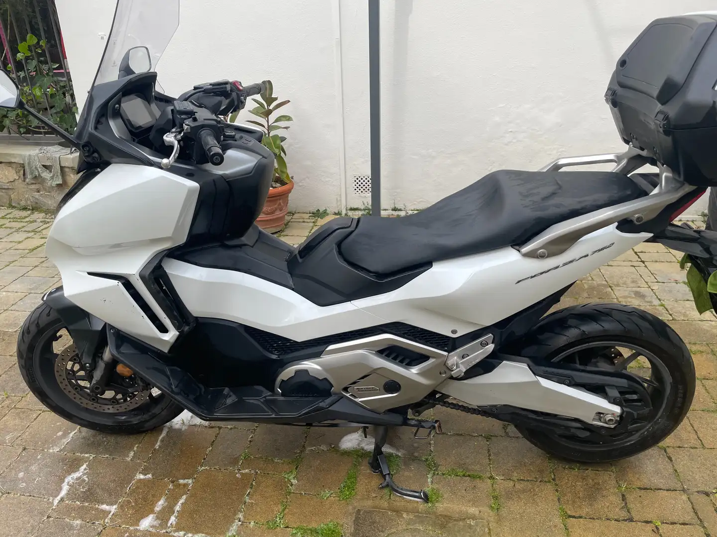 Honda Forza 750 Urban 2023 Pearl Glare White Blanco - 1