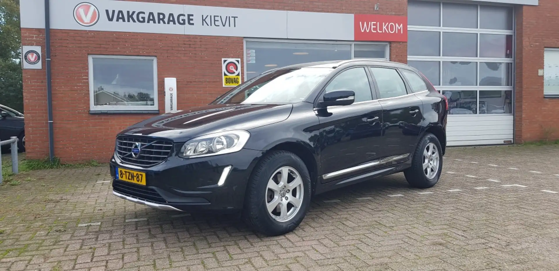 Volvo XC60 2.0 D3 Summum Zwart - 1