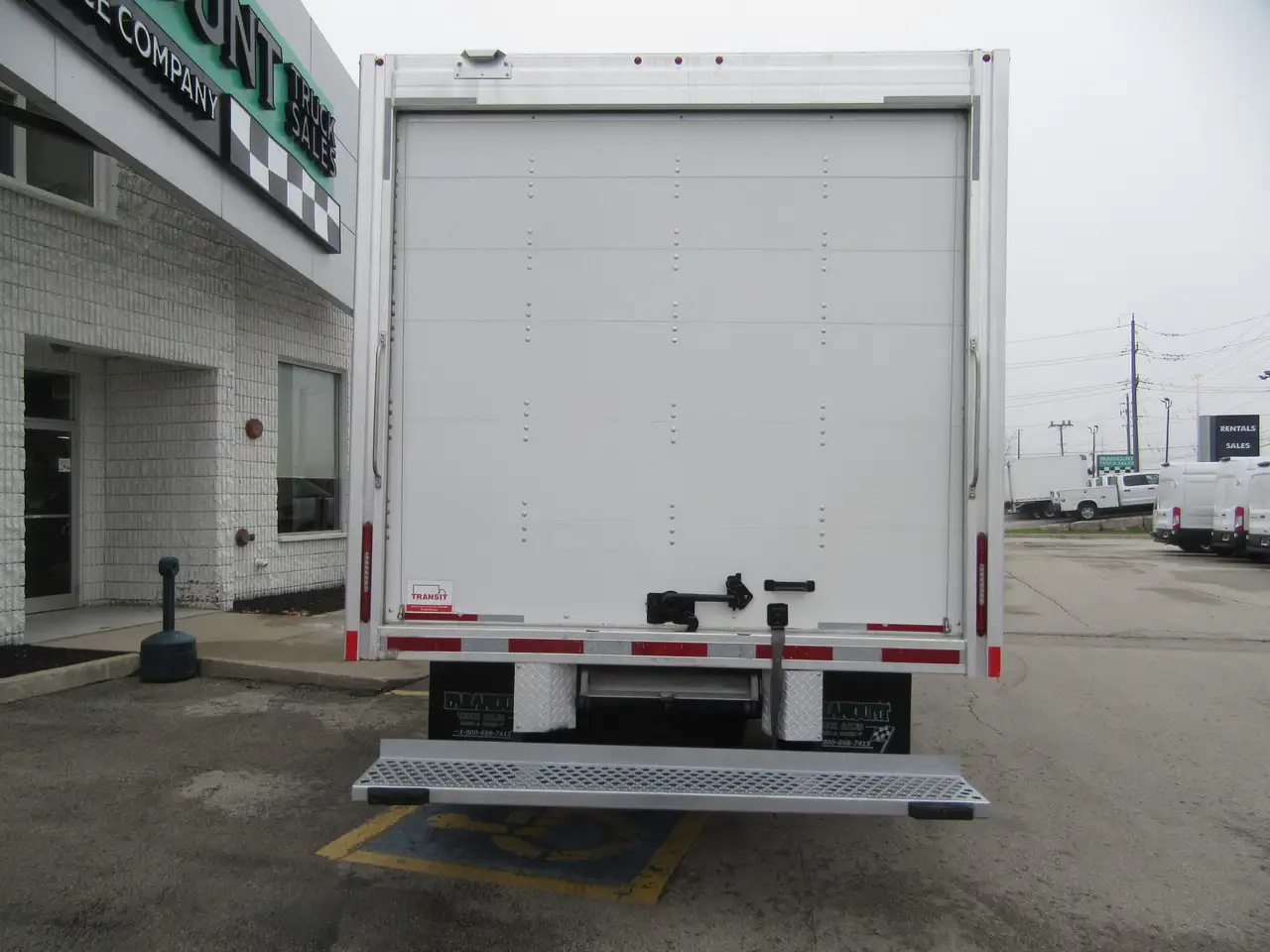 Ford E-450 Super Duty DRW снимка Ford E-450 Super Duty DRW
