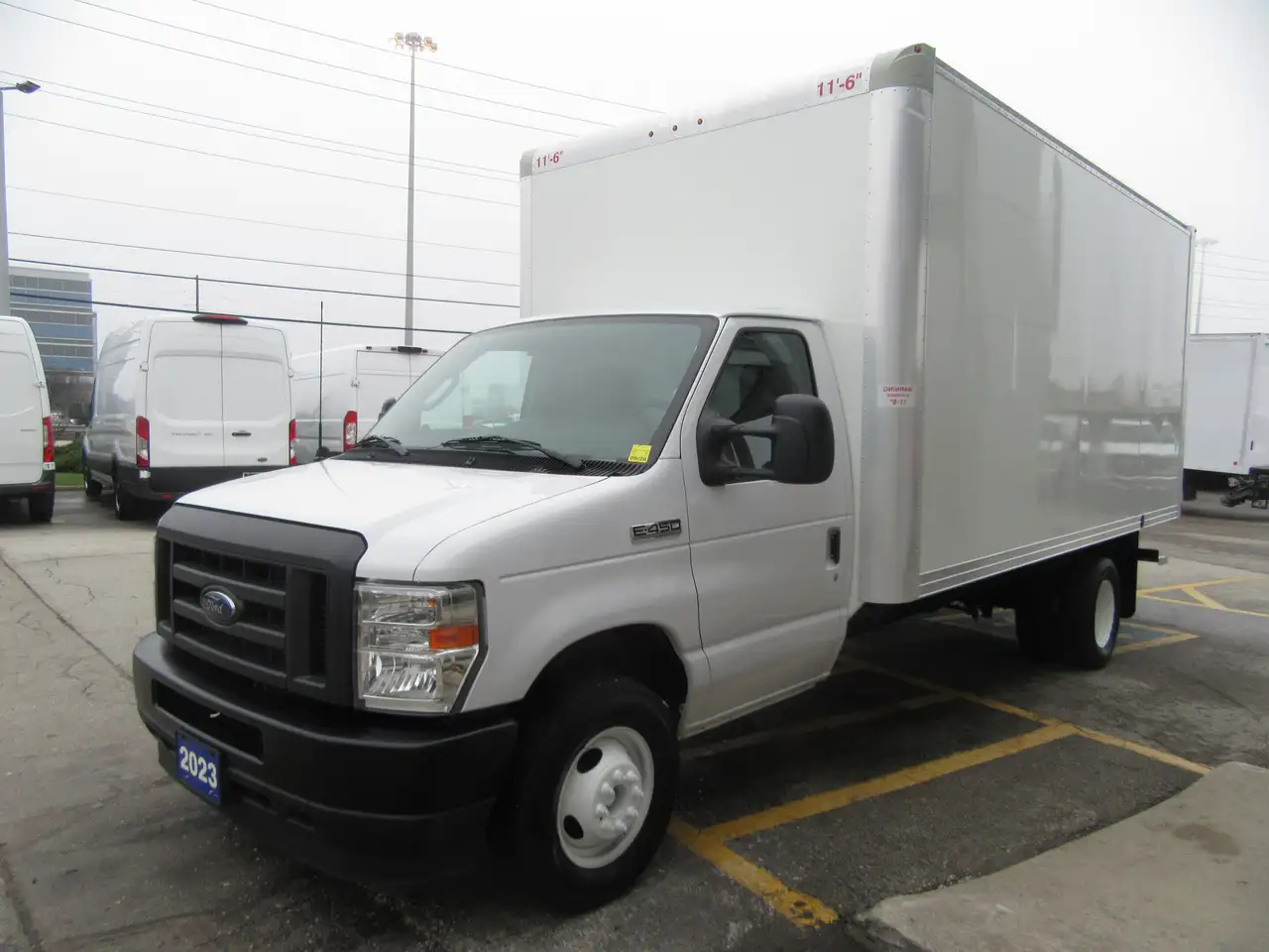 Ford E-450 Super Duty DRW снимка Ford E-450 Super Duty DRW