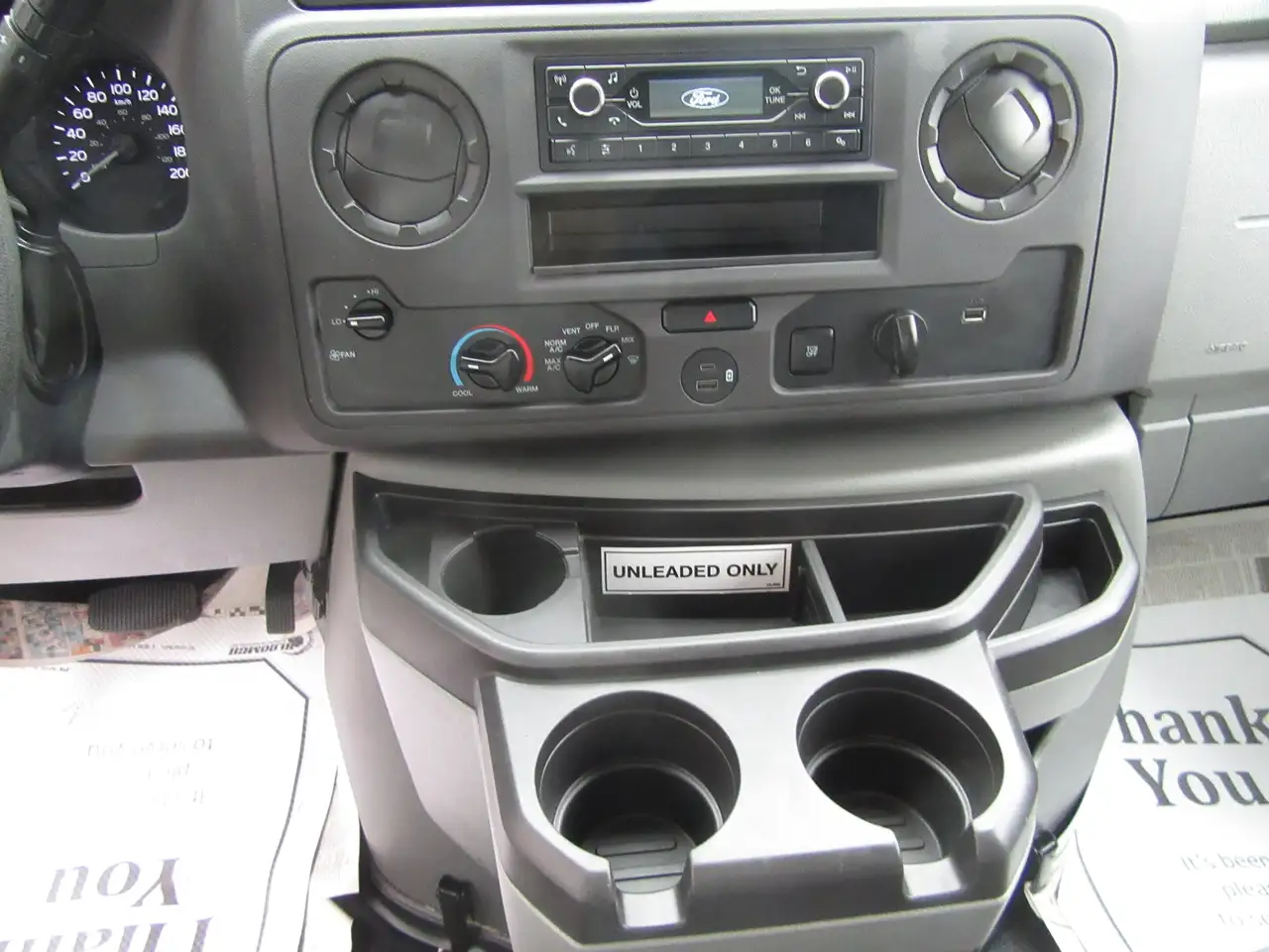 Ford E-450 Super Duty DRW снимка Ford E-450 Super Duty DRW