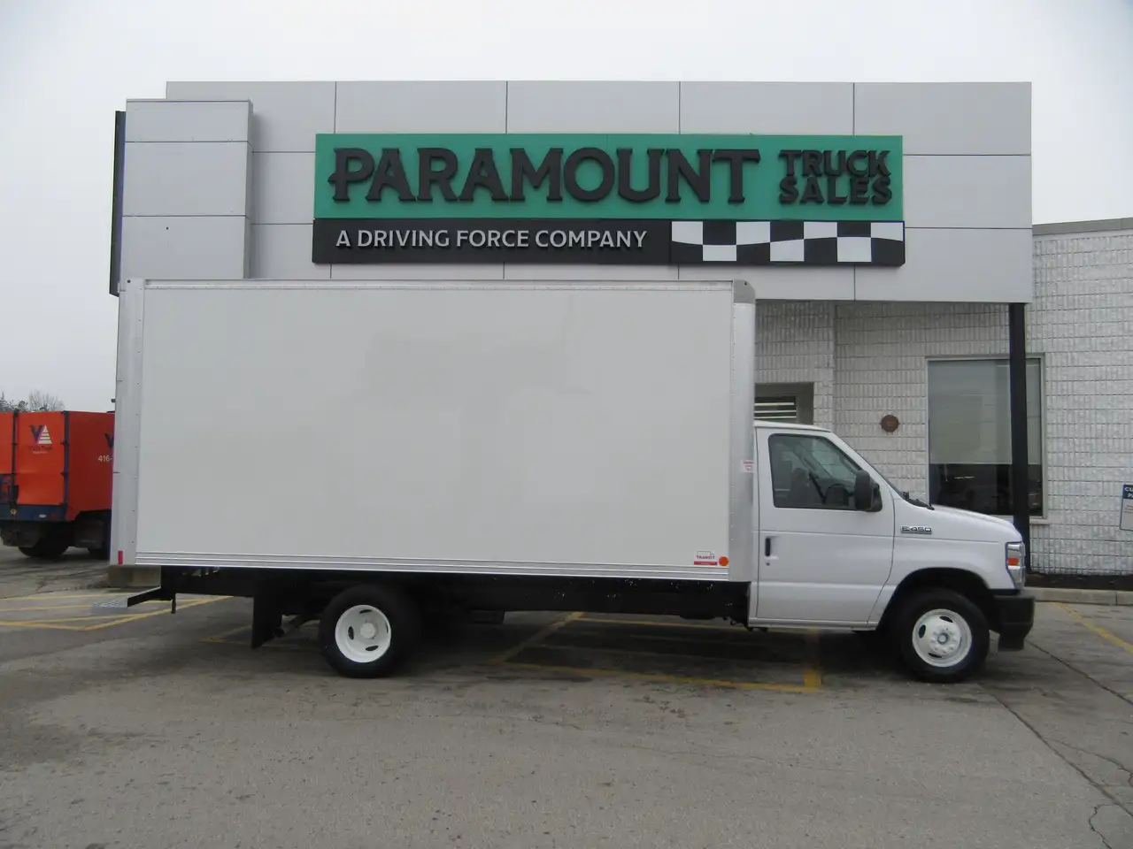 Ford E-450 Super Duty DRW снимка Ford E-450 Super Duty DRW