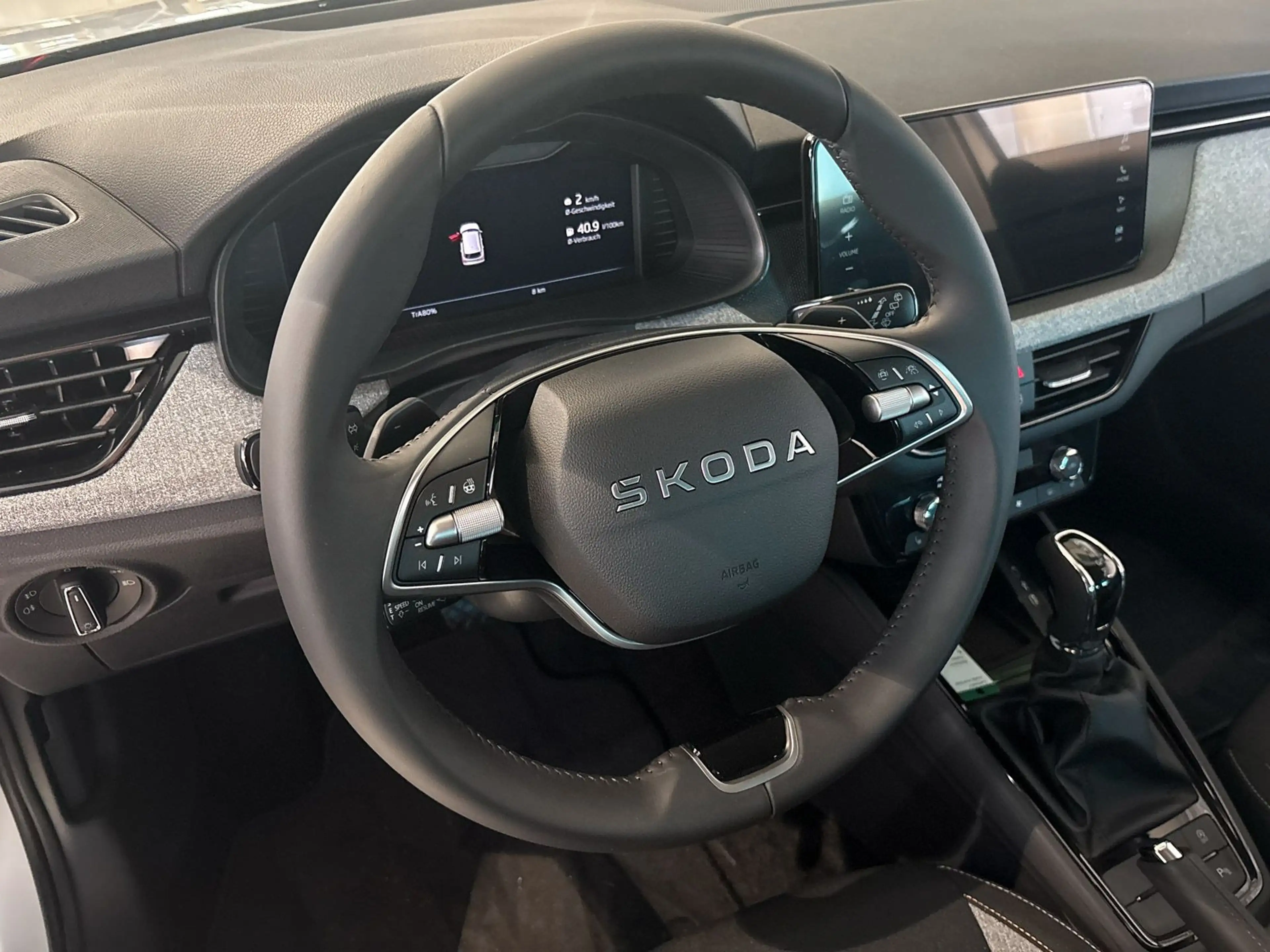 Skoda Kamiq Tour 1.5 TSI DSG AHK Sitzheizung CarPlay — photo 11