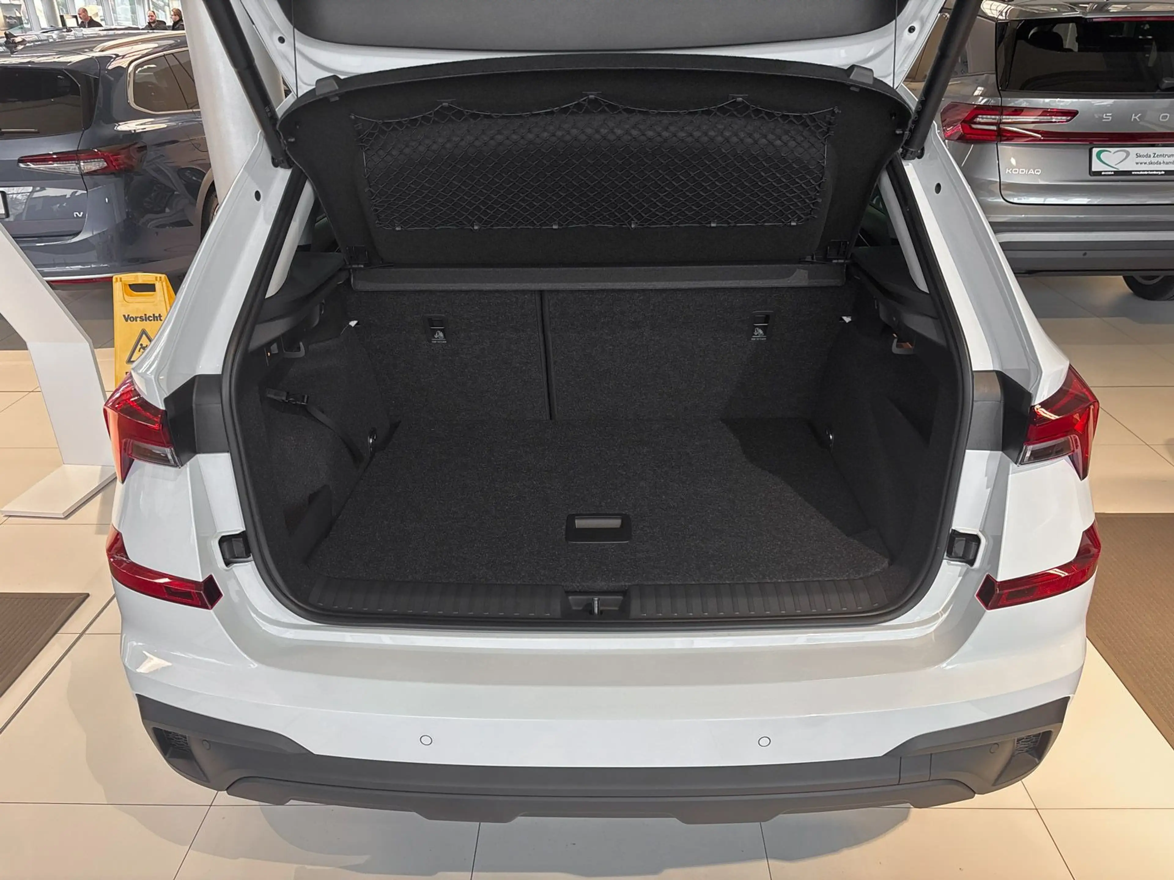 Skoda Kamiq Tour 1.5 TSI DSG AHK Sitzheizung CarPlay — photo 14