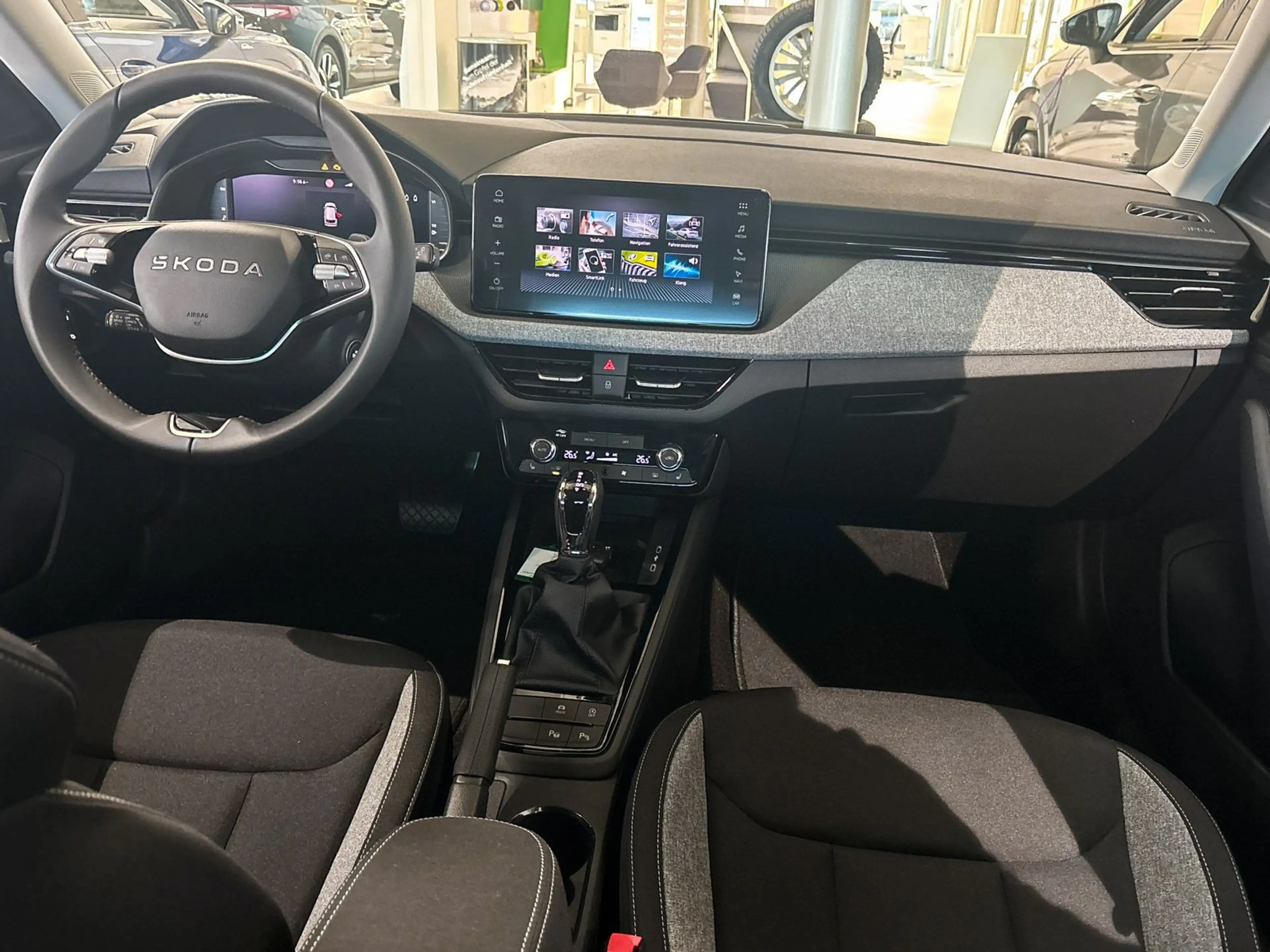 Skoda Kamiq Tour 1.5 TSI DSG AHK Sitzheizung CarPlay — photo 7