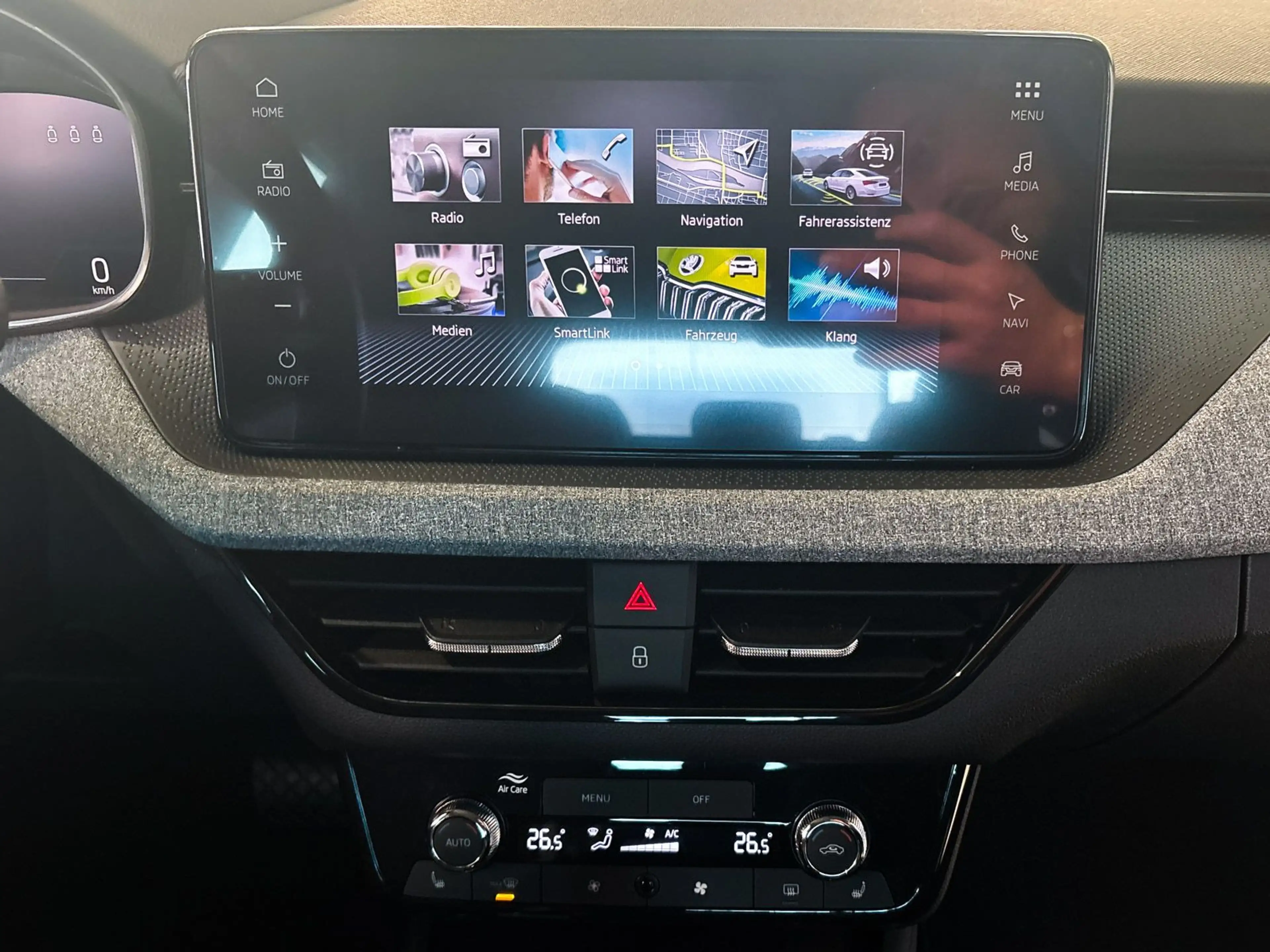 Skoda Kamiq Tour 1.5 TSI DSG AHK Sitzheizung CarPlay — photo 8