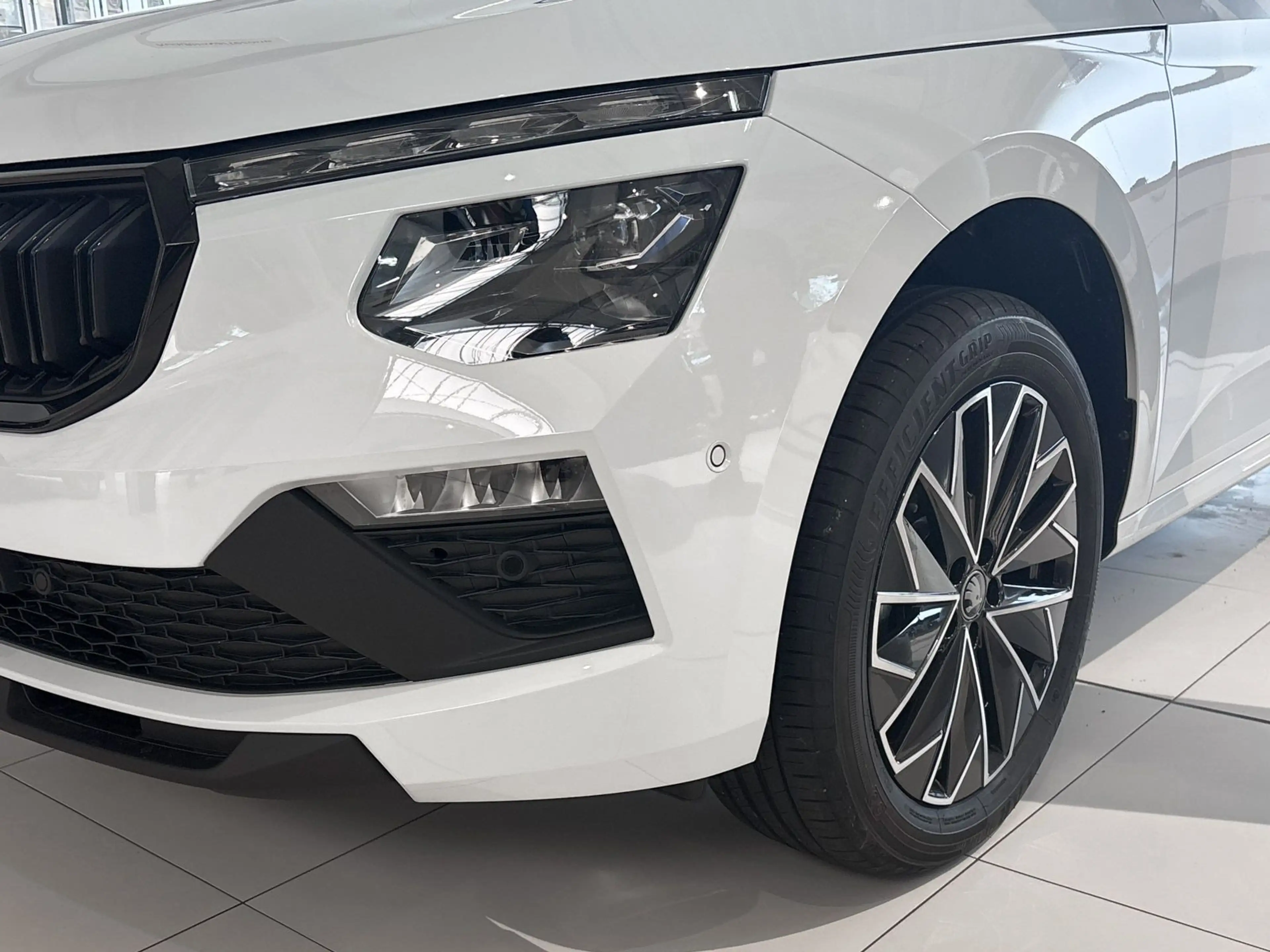 Skoda Kamiq Tour 1.5 TSI DSG AHK Sitzheizung CarPlay — photo 5