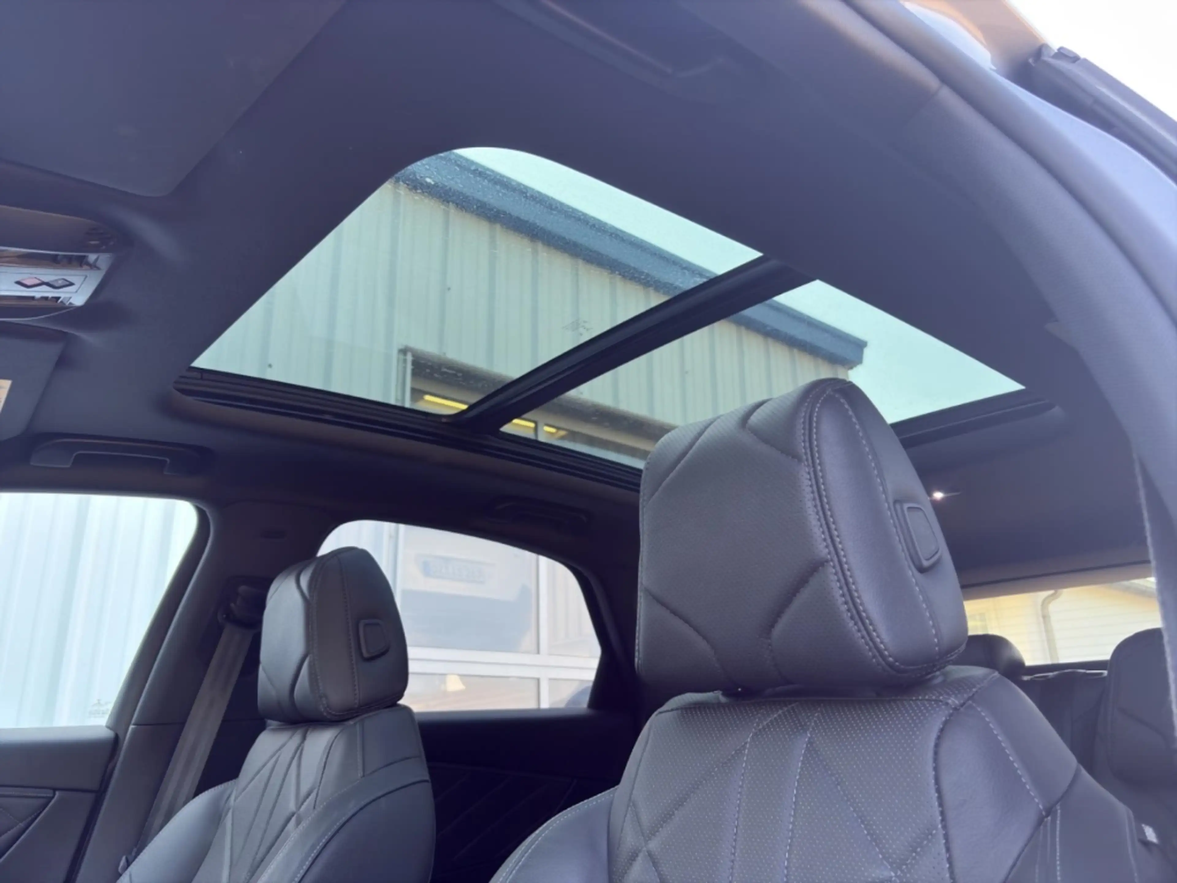 DS Automobiles DS 7 Crossback E-Tense Ligne Noire 4x4 300 P-Dach Navi — photo 22