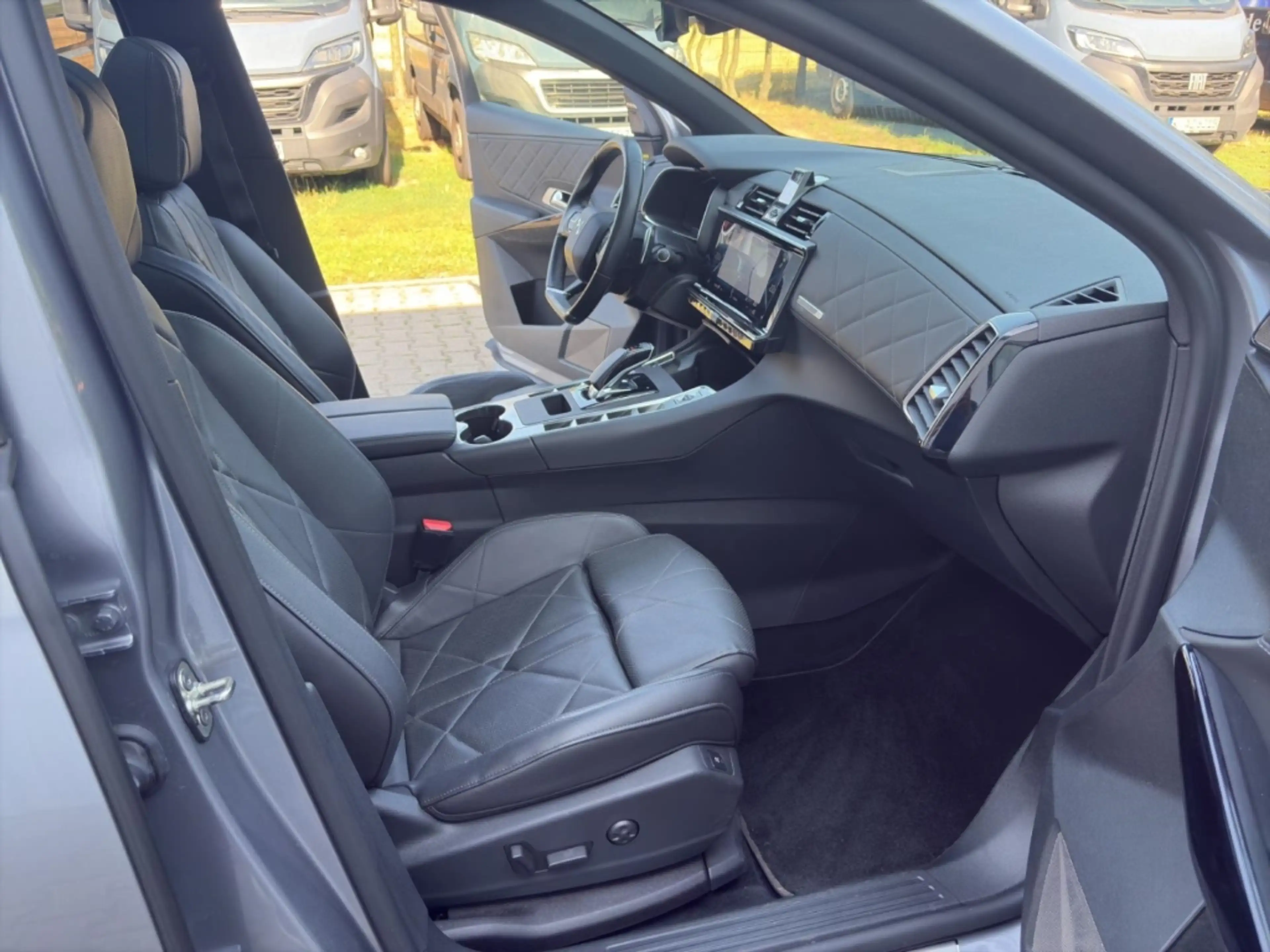 DS Automobiles DS 7 Crossback E-Tense Ligne Noire 4x4 300 P-Dach Navi — photo 28