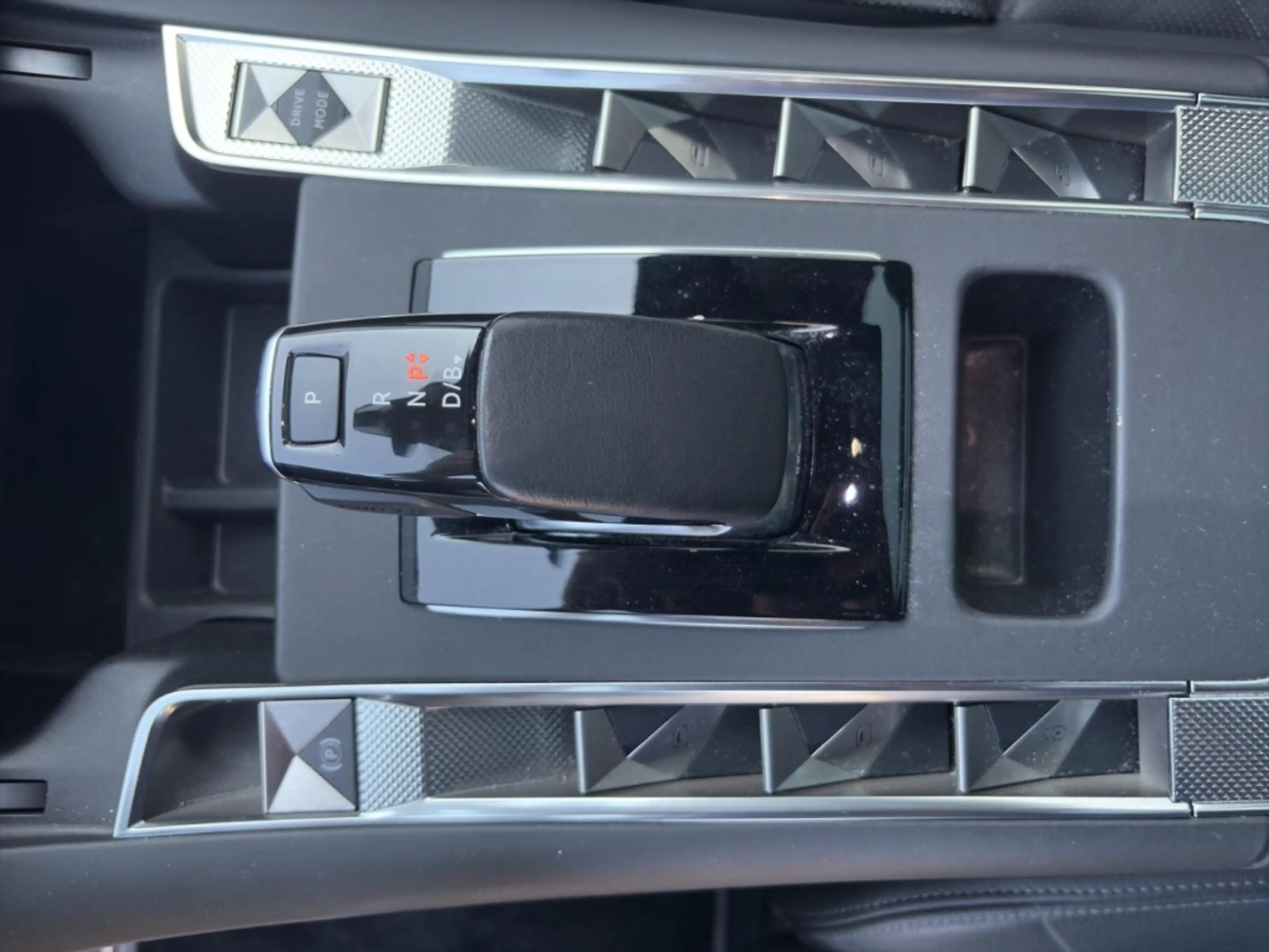 DS Automobiles DS 7 Crossback E-Tense Ligne Noire 4x4 300 P-Dach Navi — photo 13