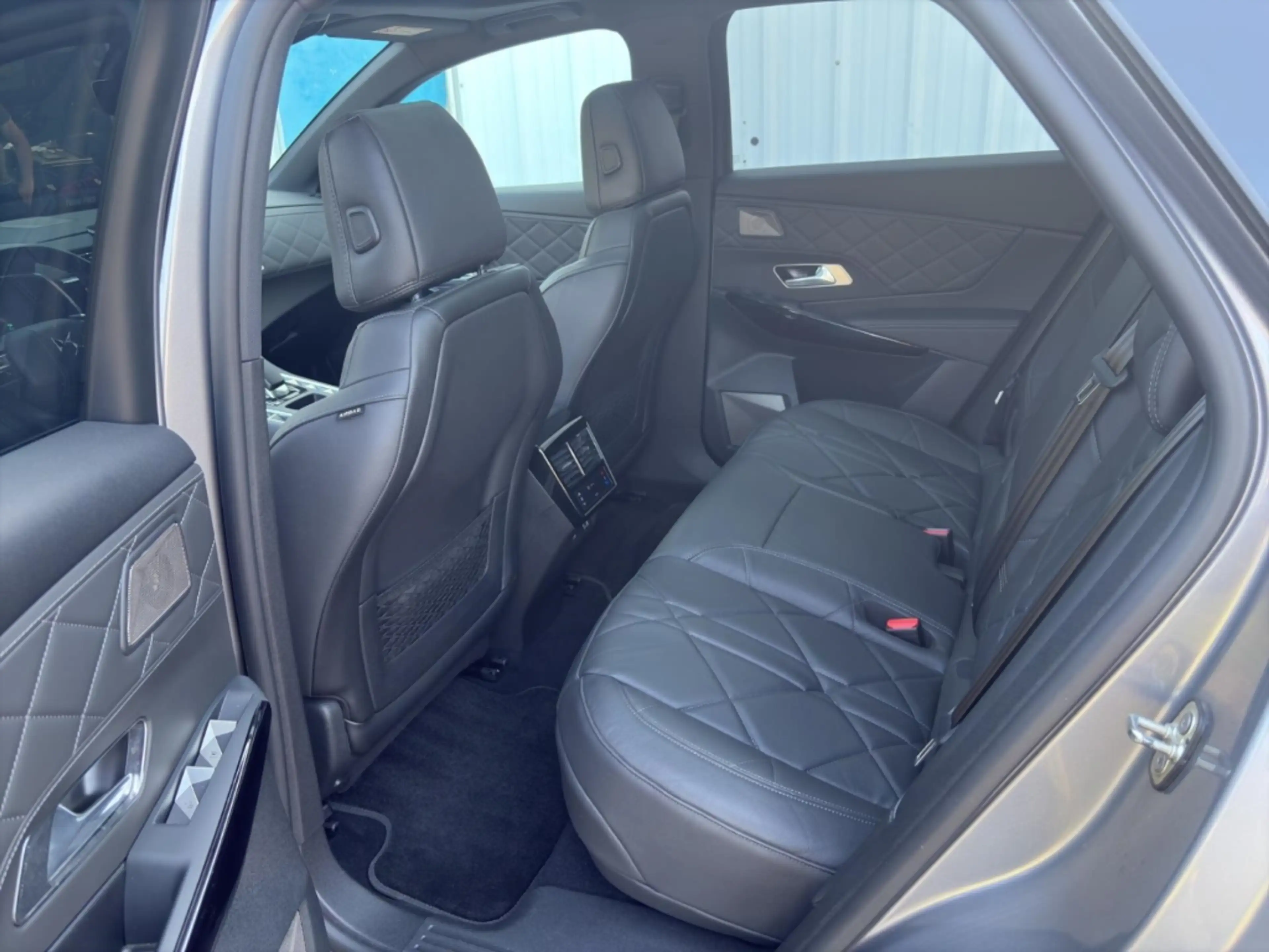 DS Automobiles DS 7 Crossback E-Tense Ligne Noire 4x4 300 P-Dach Navi — photo 26