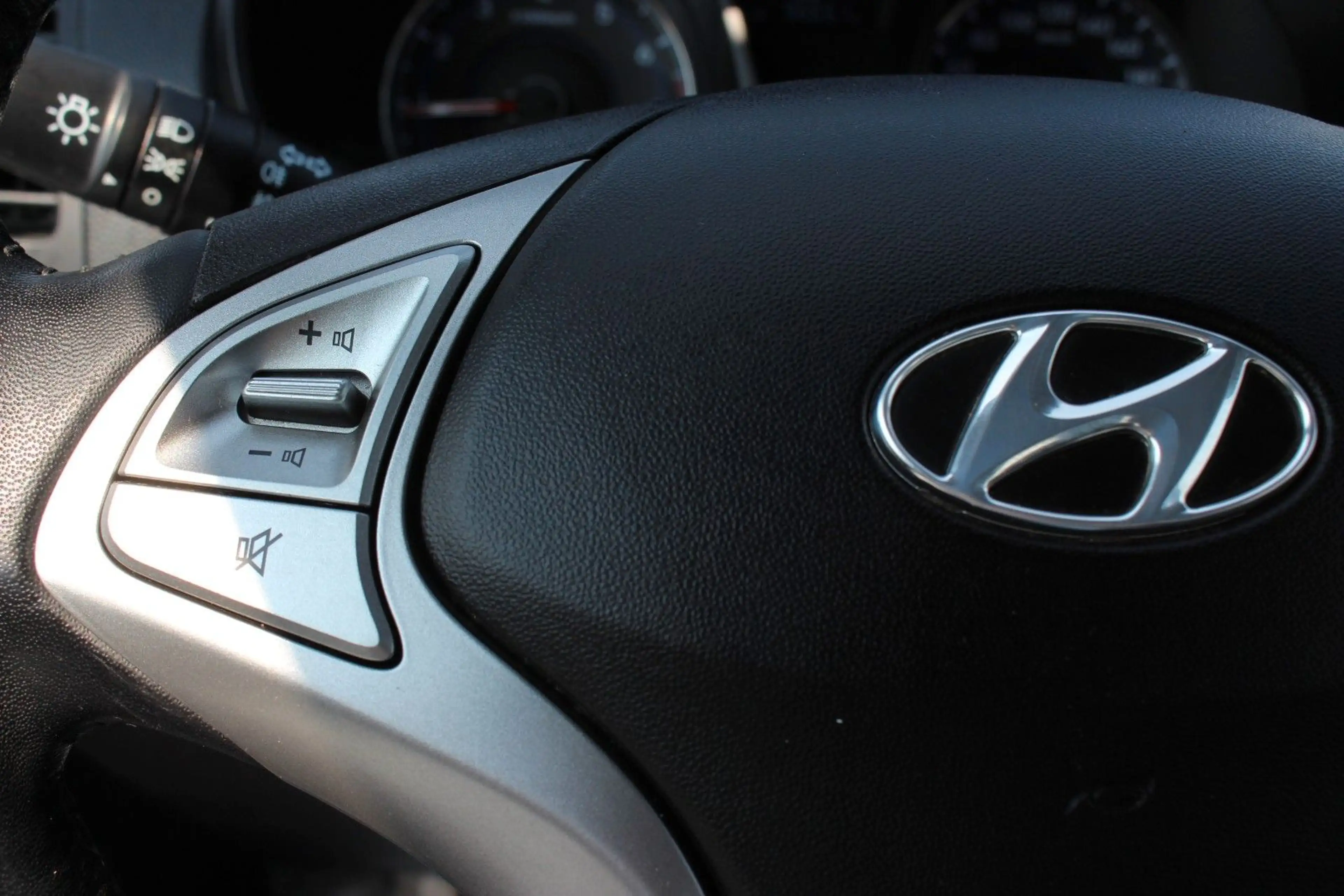 Hyundai iX20 1.6 Comfort/VOLLSHEFT/KLIMA/PDC/RADIO/AUX — photo 14