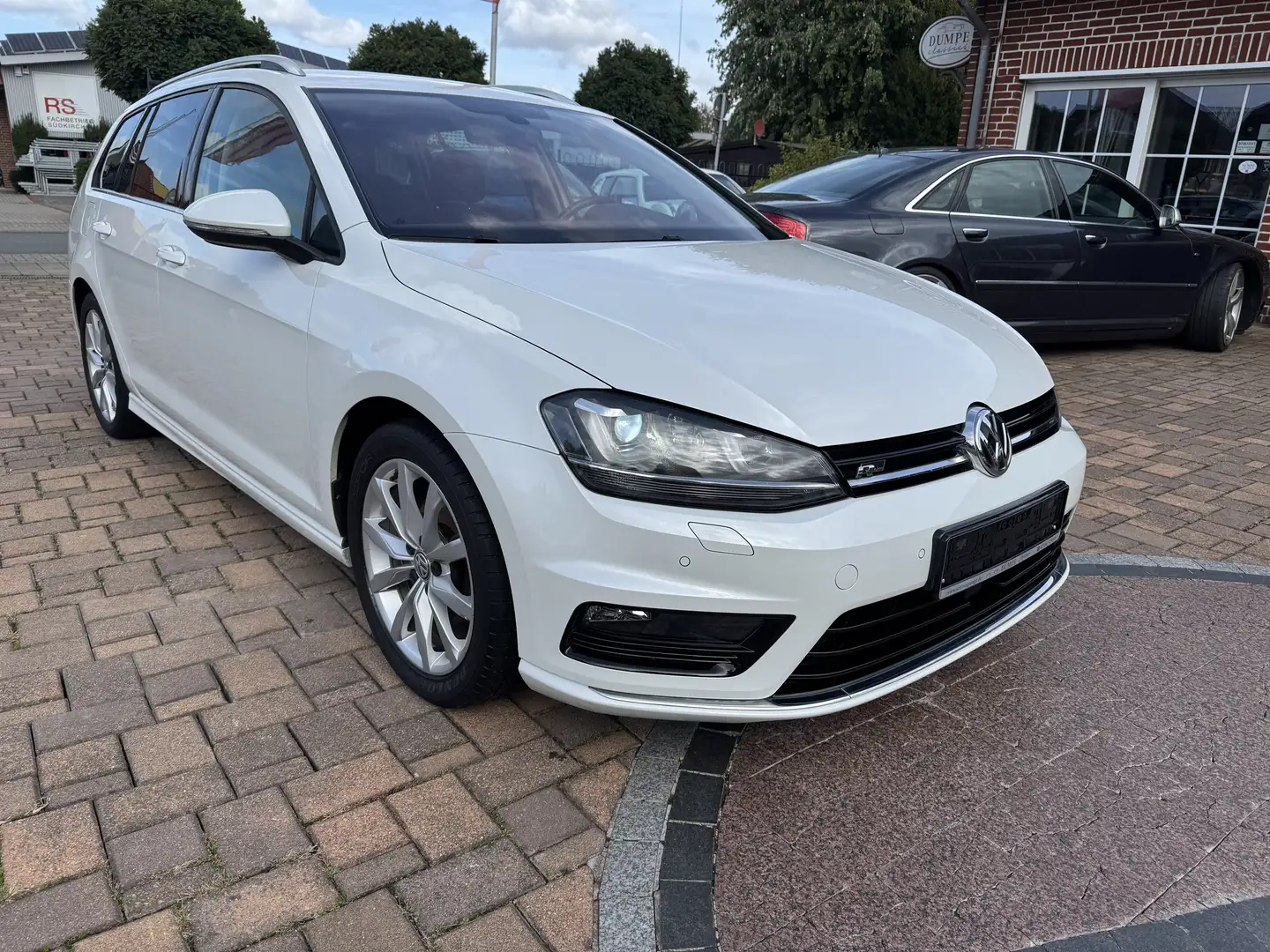 Volkswagen Golf Variant 1,4 TSI Highline BMT AHK Schwenk 1-Hand Unfallfrei Weiß - 2