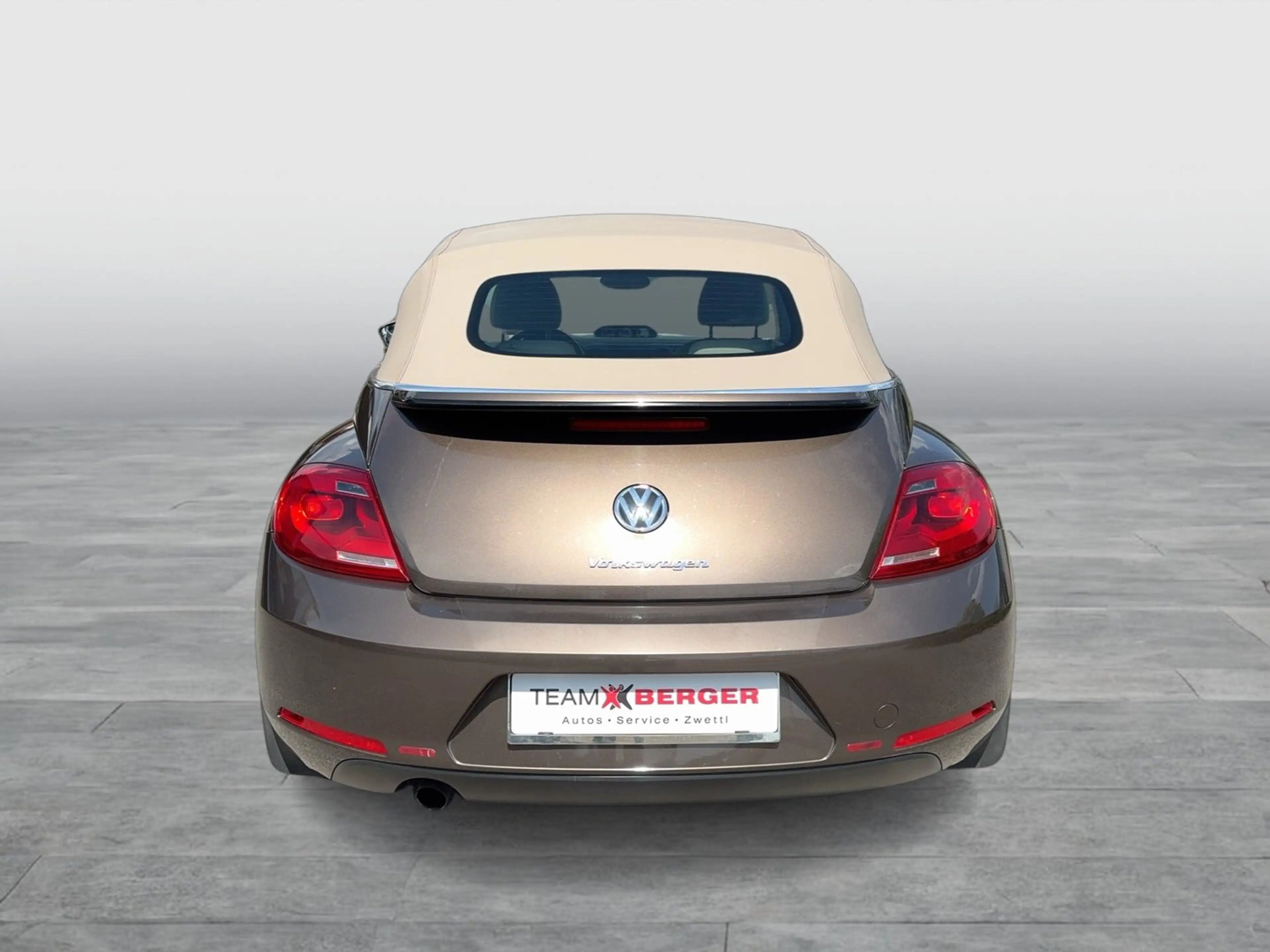 Volkswagen Beetle VW The Beetle Cabriolet Design BMT TSI — photo 4