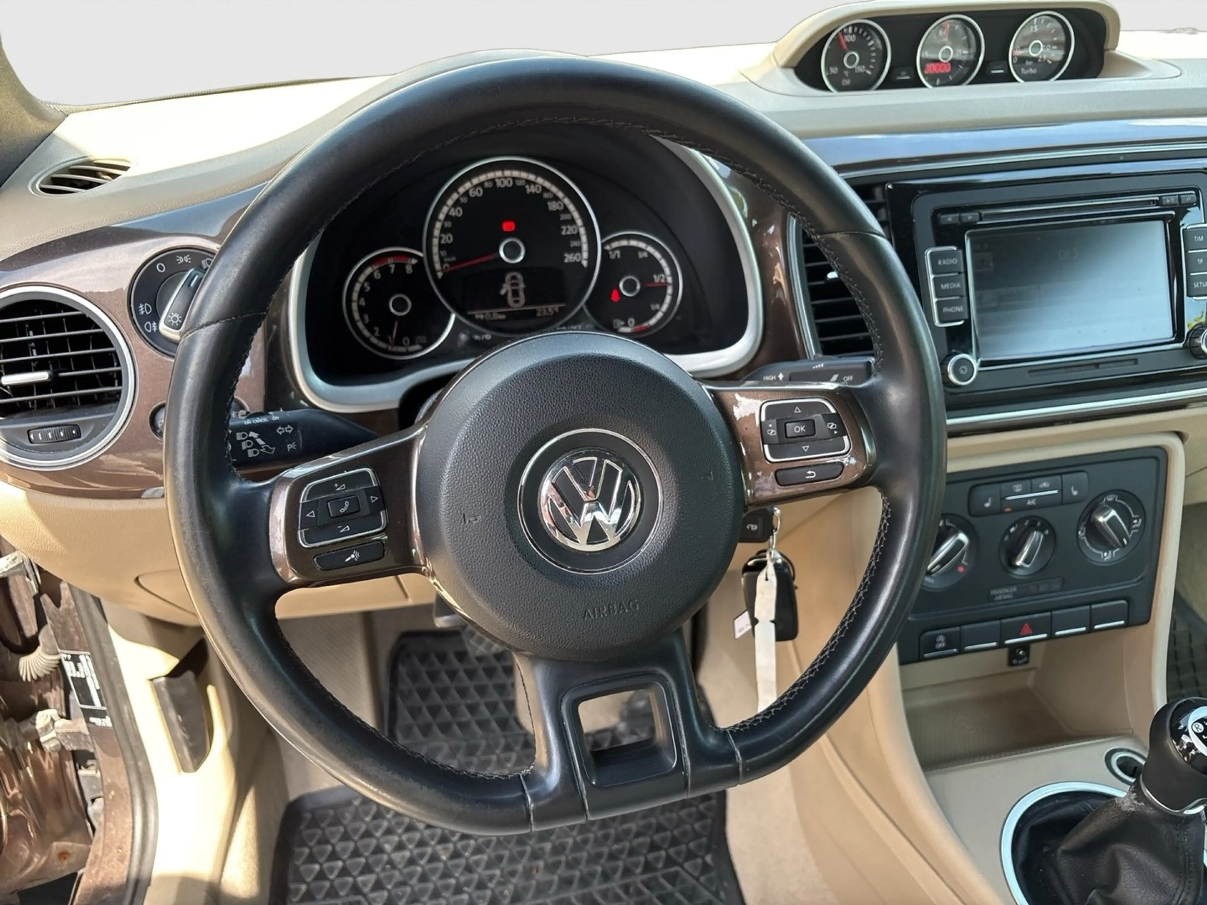 Volkswagen Beetle VW The Beetle Cabriolet Design BMT TSI — photo 15