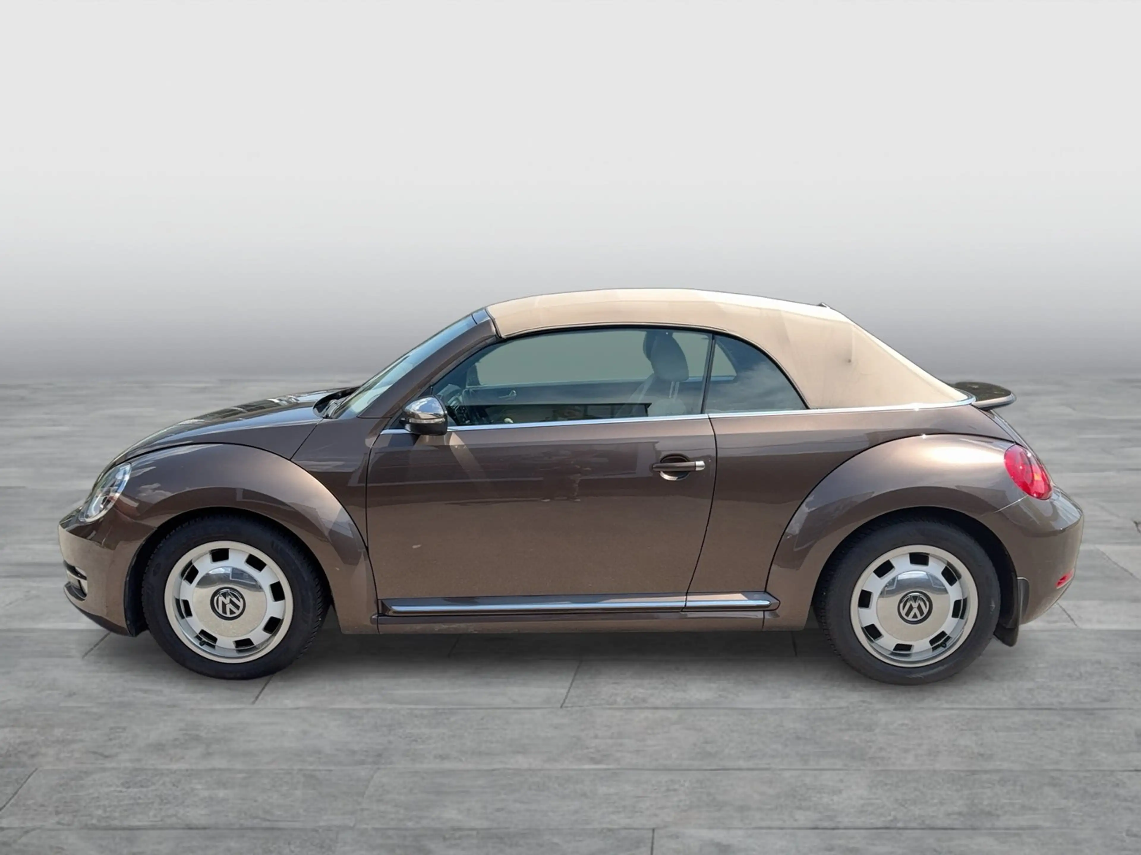 Volkswagen Beetle VW The Beetle Cabriolet Design BMT TSI — photo 2