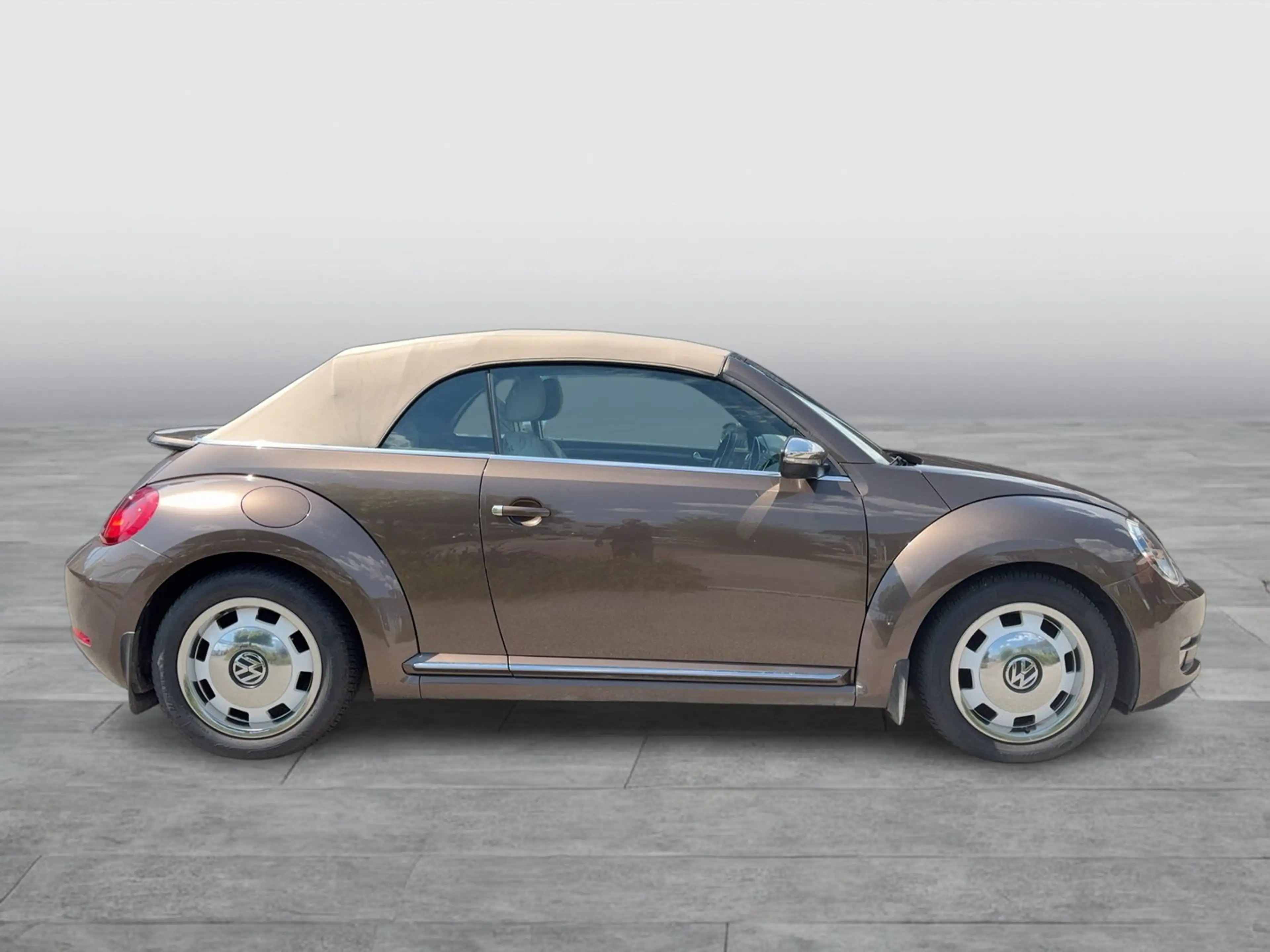 Volkswagen Beetle VW The Beetle Cabriolet Design BMT TSI — photo 5