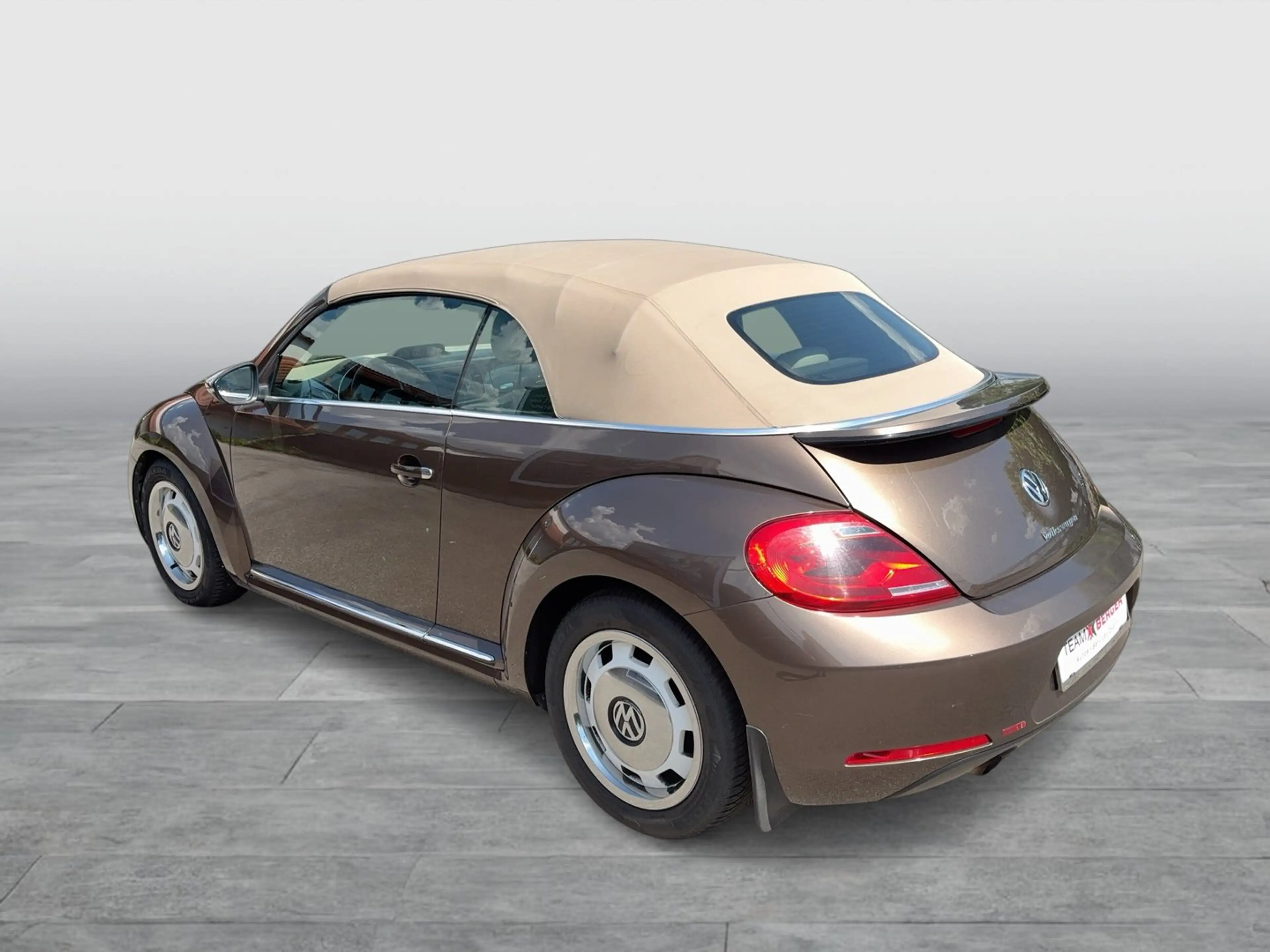 Volkswagen Beetle VW The Beetle Cabriolet Design BMT TSI — photo 3