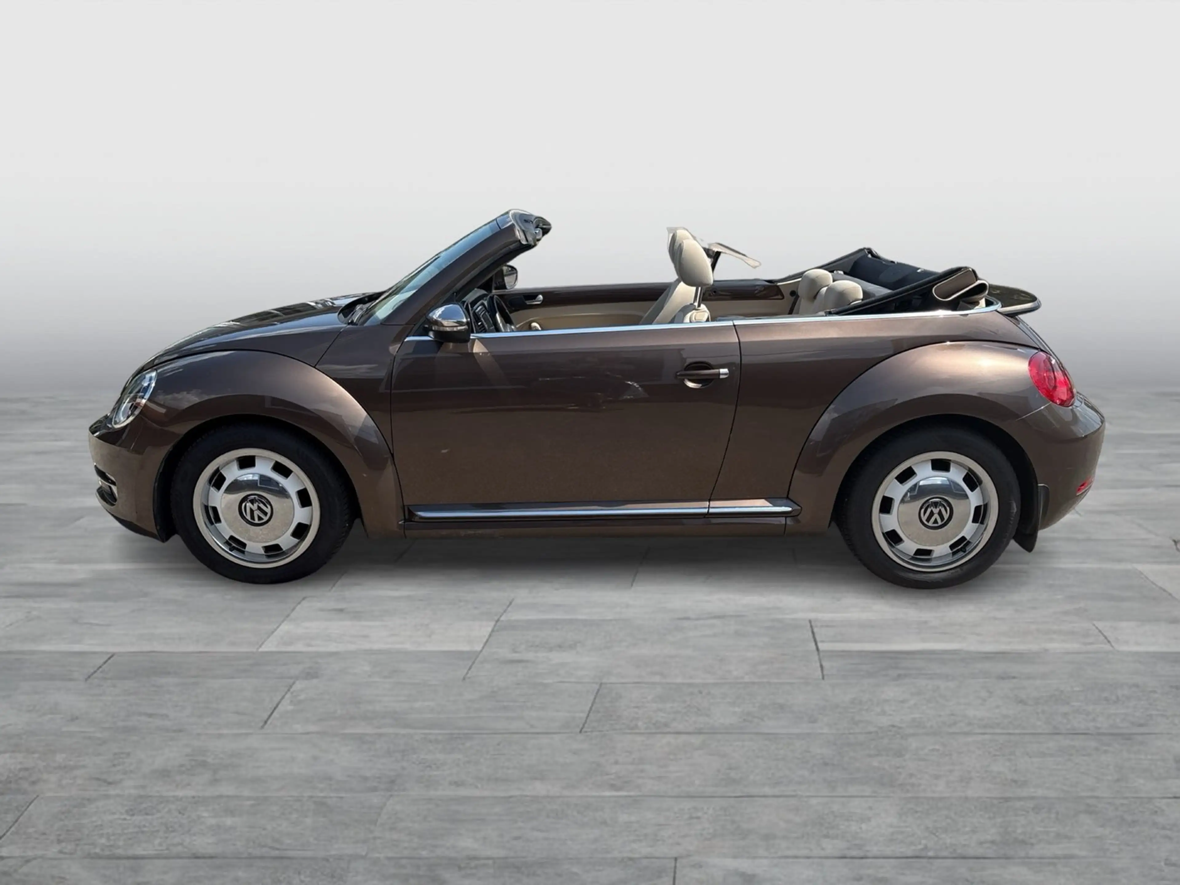Volkswagen Beetle VW The Beetle Cabriolet Design BMT TSI — photo 9