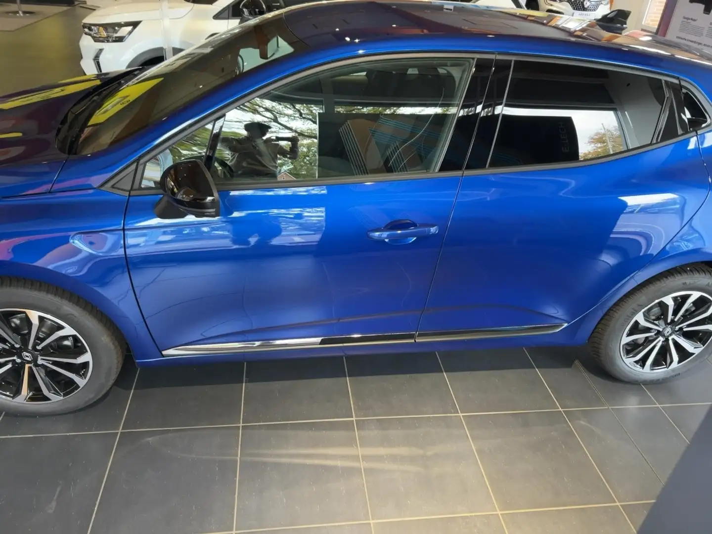 Renault Clio Techno TCe 90 Blau - 2