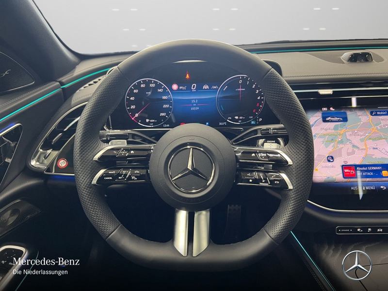Mercedes-Benz E 300 de Hybrid AMG Fahrass Pano Burmester Distr+ — photo 14