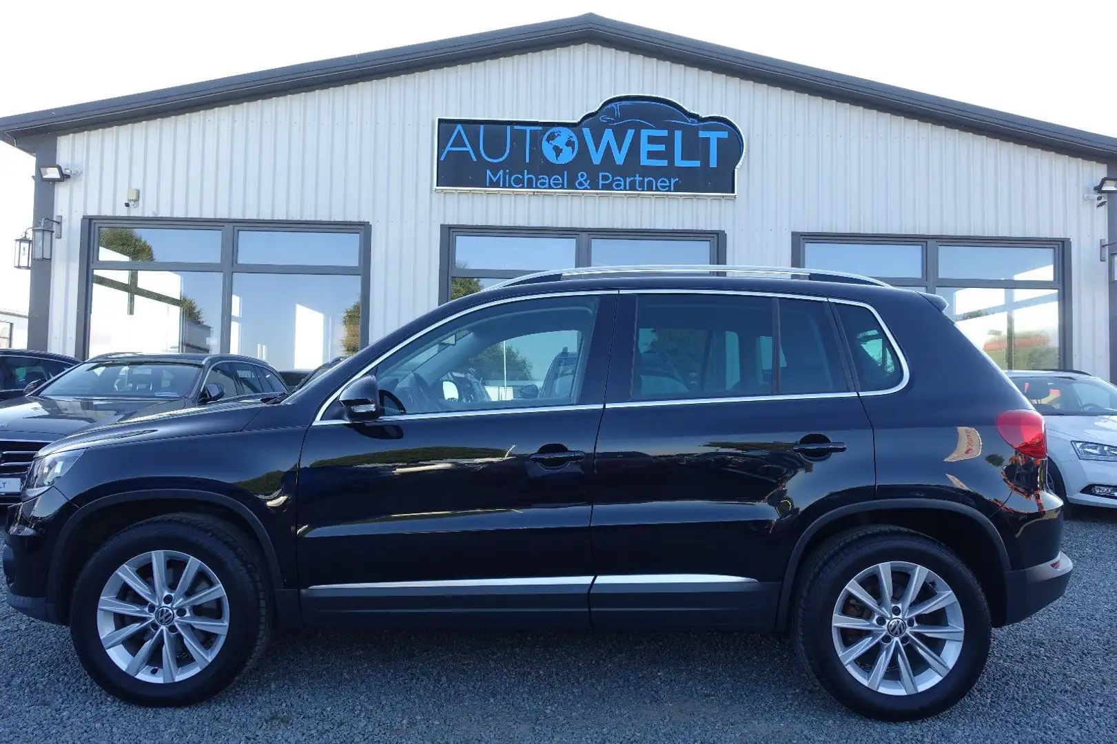Volkswagen Tiguan 2.0 TDI 4M 1.HAND Scheckheft KLIMA ANHK Schwarz - 1