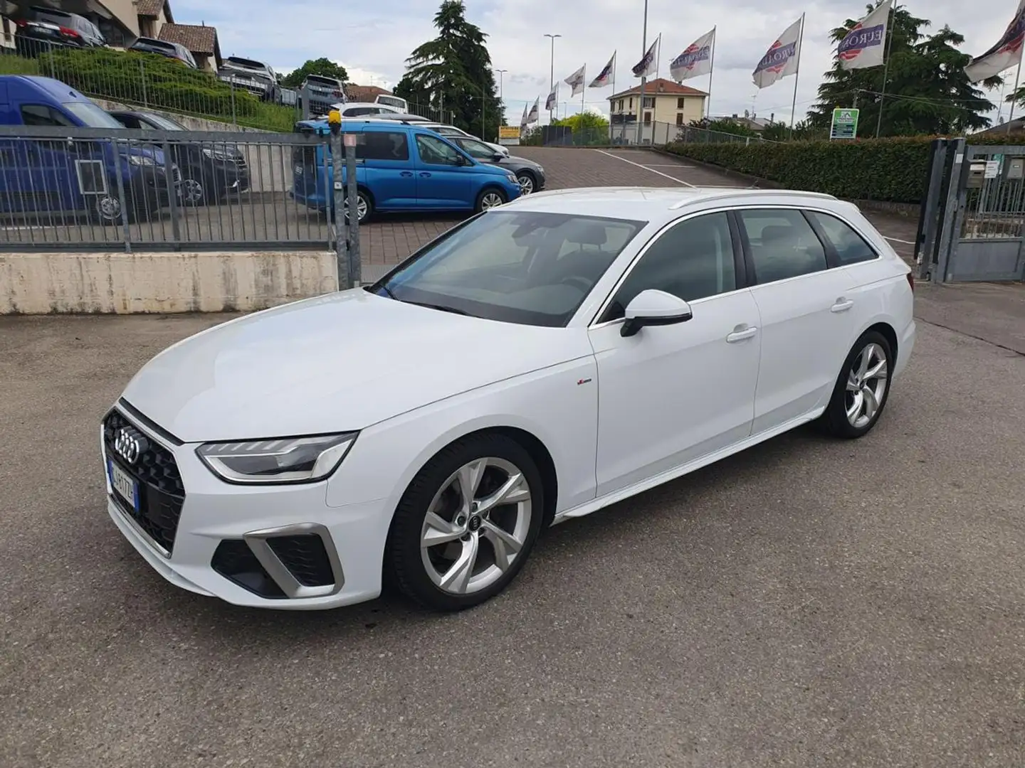 Audi A4 Avant 35 TDI/163 CV S tronic S line edition Blanc - 2