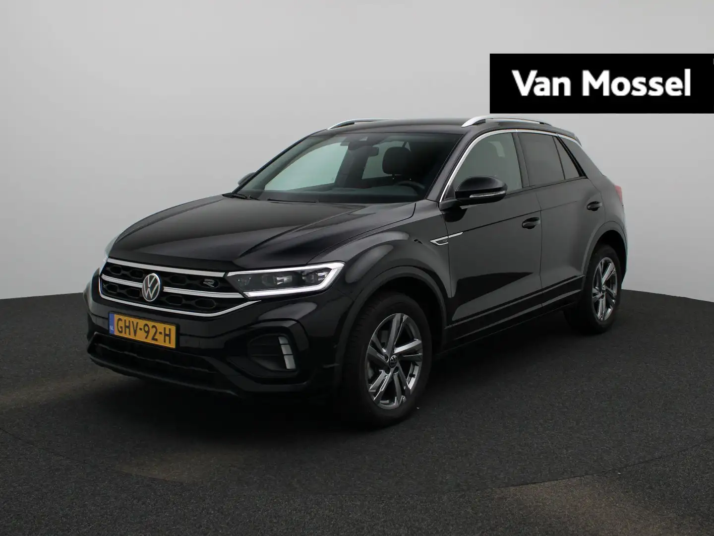 Volkswagen T-Roc 1.0 TSI R-Line | 17 inch velgen | navigatie | app Zwart - 1