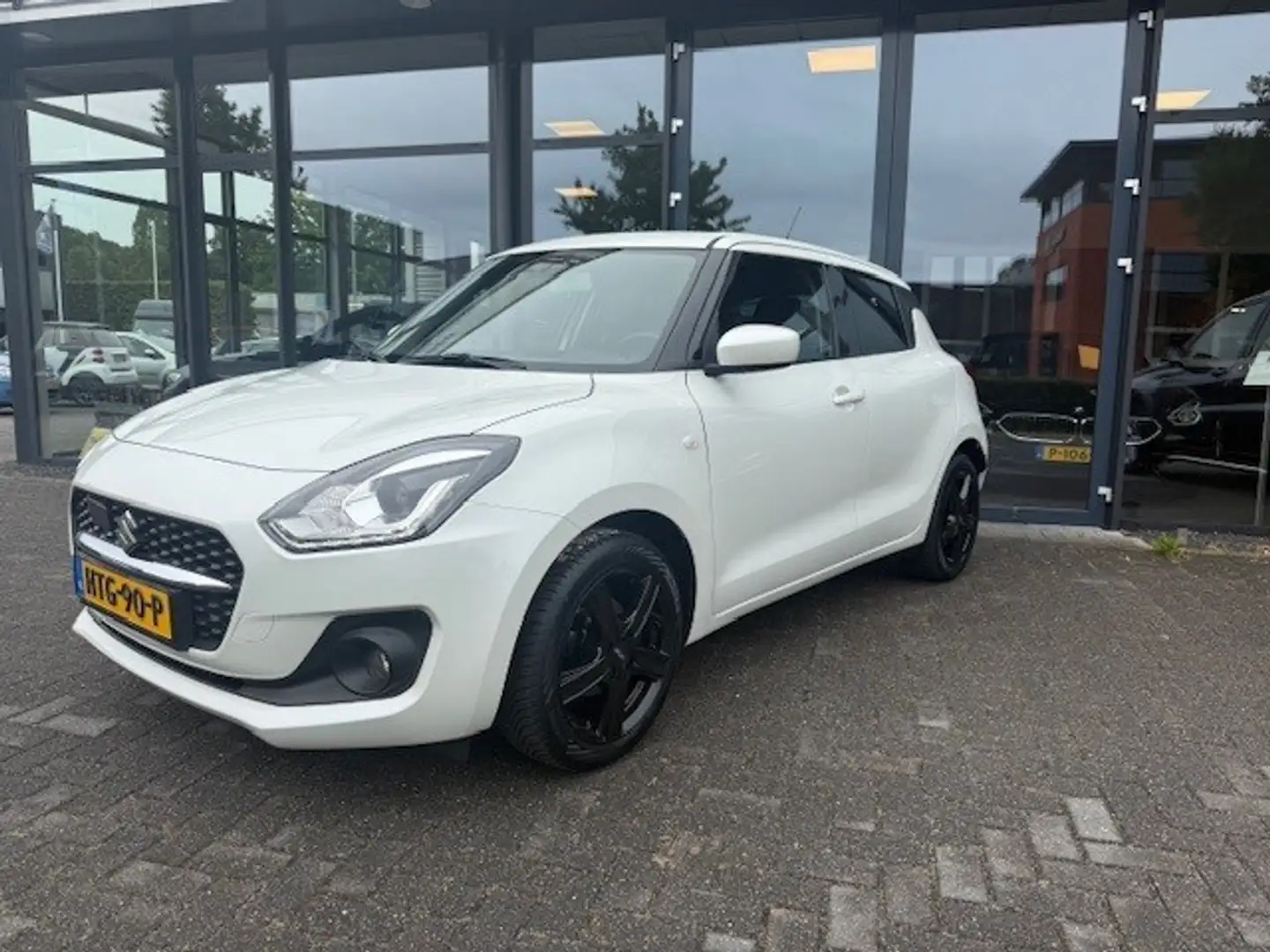 Suzuki Swift 1.2 Style Smart Hybrid Carplay Camera Pdc Stoelver Blanc - 1
