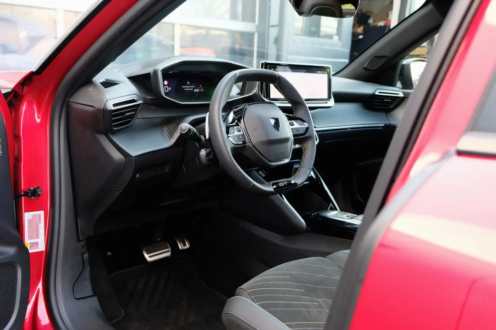 Peugeot 2008 1.2 PureTech 130 GT *7.323km* PANORAMADAK/Elekt. S Rot - 2