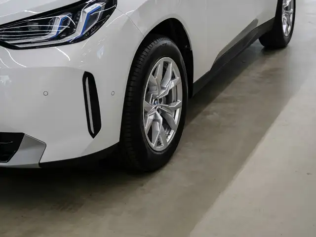 BMW X3 view 6