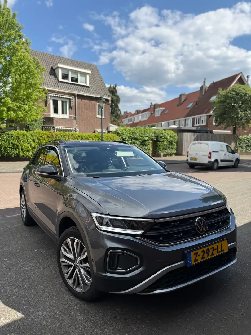 Volkswagen T-Roc 1.5 TSI Life Bns Grijs - 1