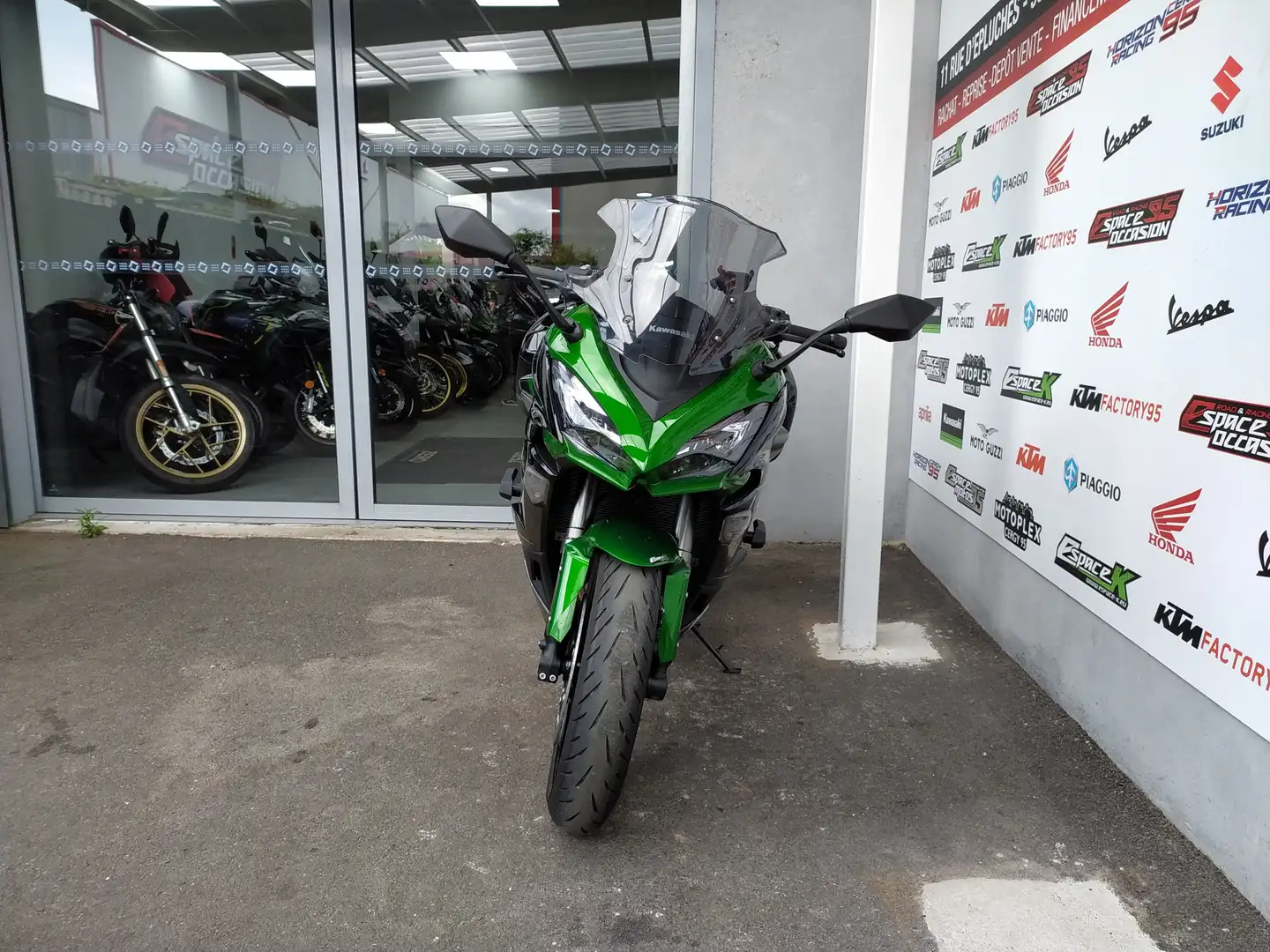 Kawasaki Ninja 1000SX Fekete - 2