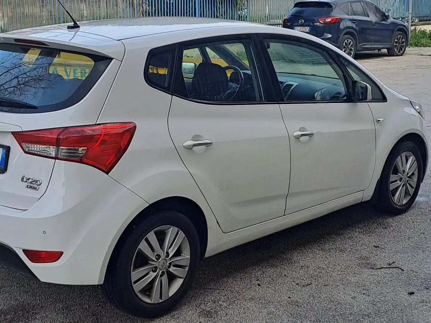 Hyundai iX20 ix20+1.4+crdi+Comfort+90cv Bílá - 1
